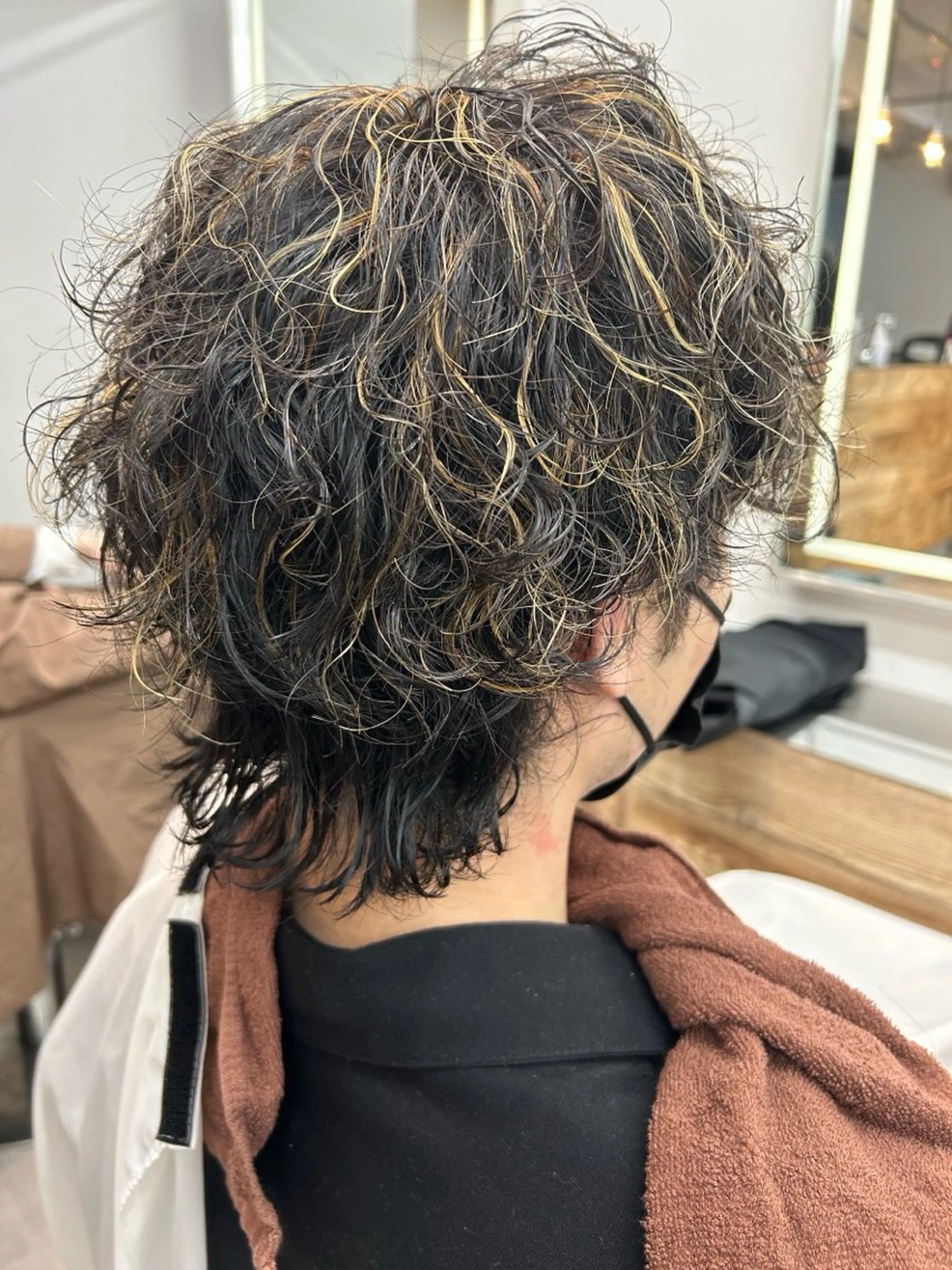 パーマ メンズ メンズハイライト メンズパーマ ツイストスパイラルパーマ スパイラルパーマ little横浜所属・うる艶カラー⭐️ ミナトのヘアスタイル