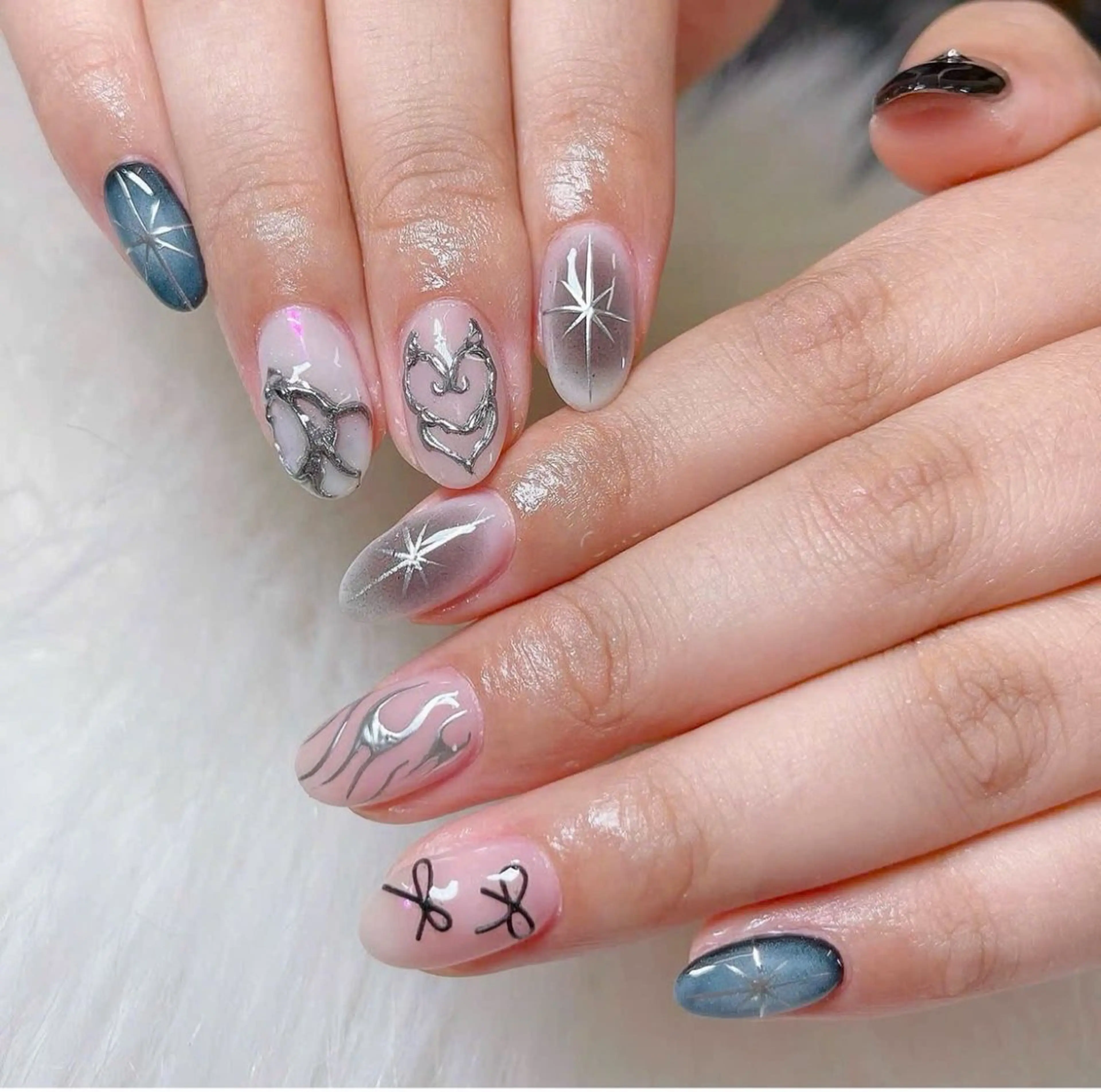 ネイル フラッシュネイル フレンチネイル グラデーション キラキラネイル 韓国ネイル ハンドネイル LynaOtsuka Nailのネイルデザイン
