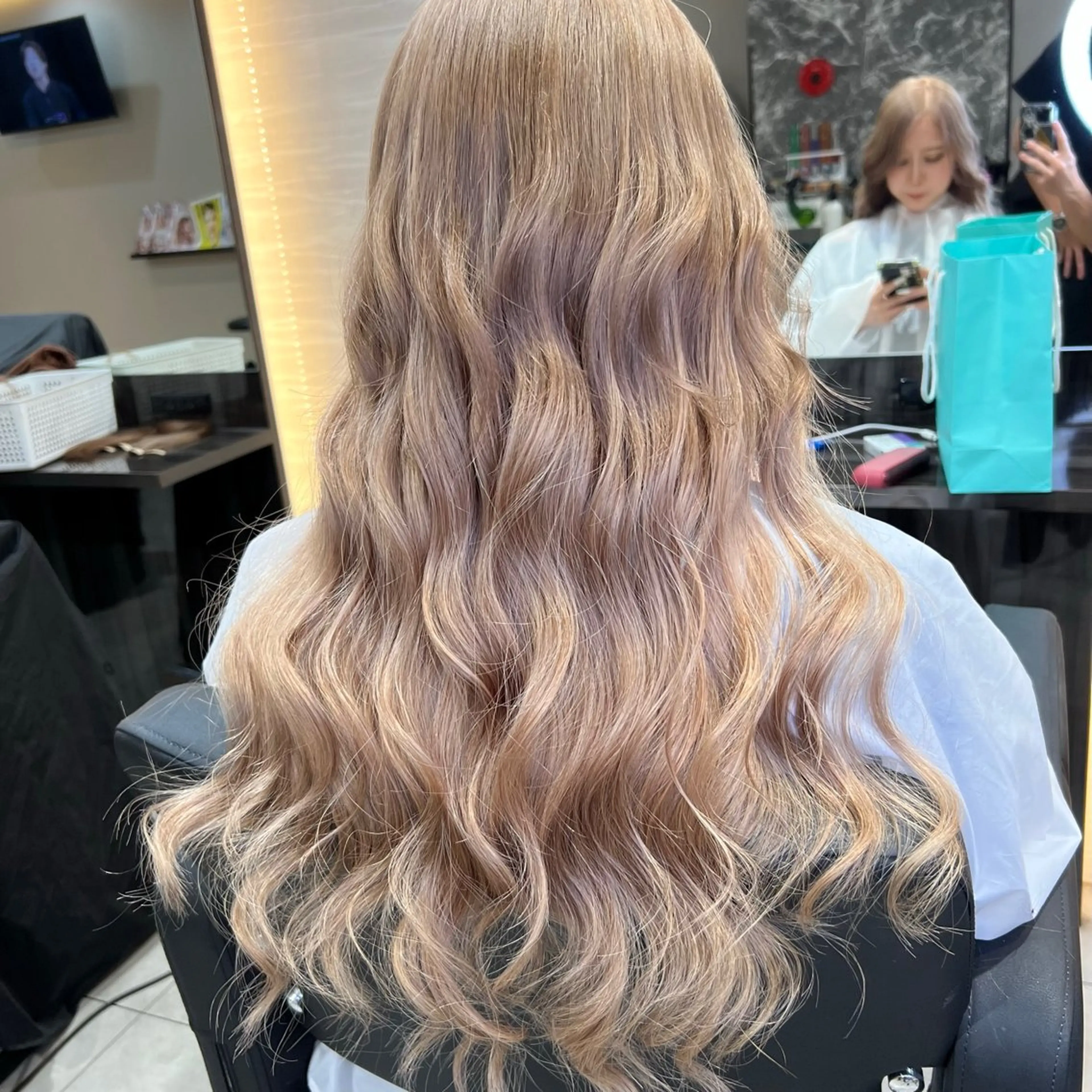 ロング ヘアカラー トリートメント 🌈カラー特化 ハイトーンけいと🌈のヘアスタイル