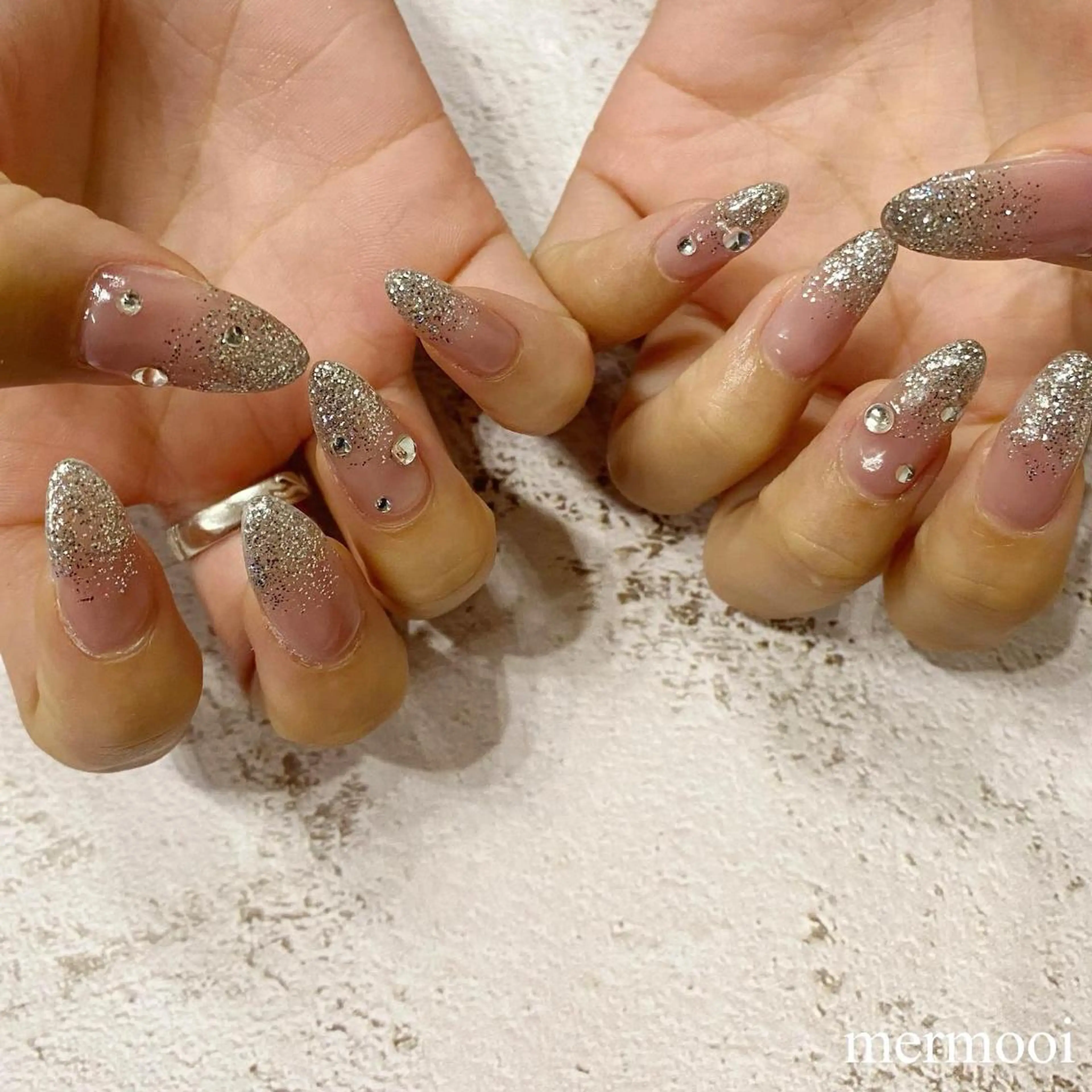 ネイル キラキラネイル 韓国ネイル ラメ(グリッター) ロングネイル ニュアンスネイル ハンドネイル mermooi nailのネイルデザイン