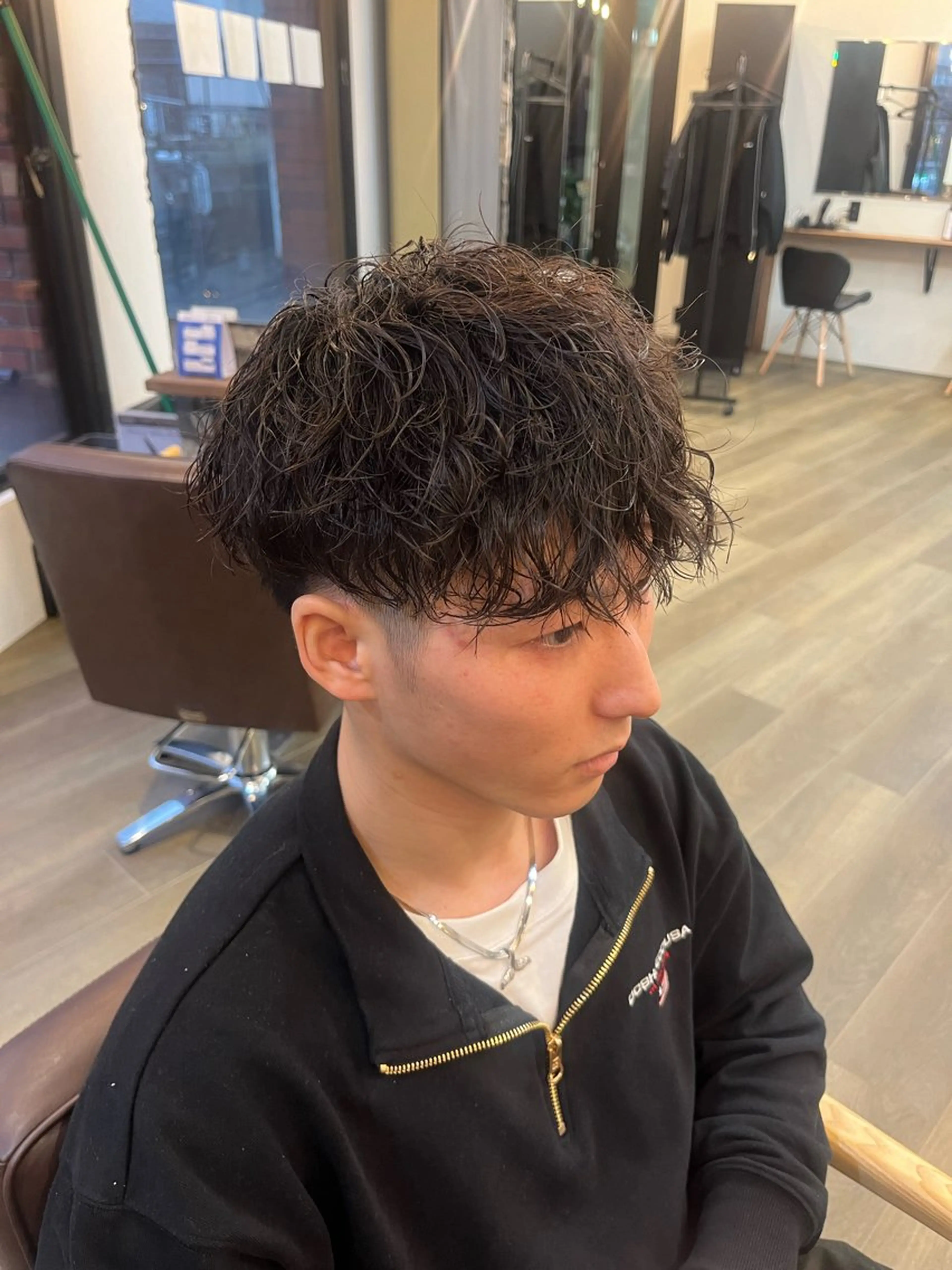 ショート パーマ メンズ メンズパーマ ツイストスパイラルパーマ スパイラルパーマ カット パーマ カルマ・ニュアンス パーマ　須田龍世のヘアスタイル