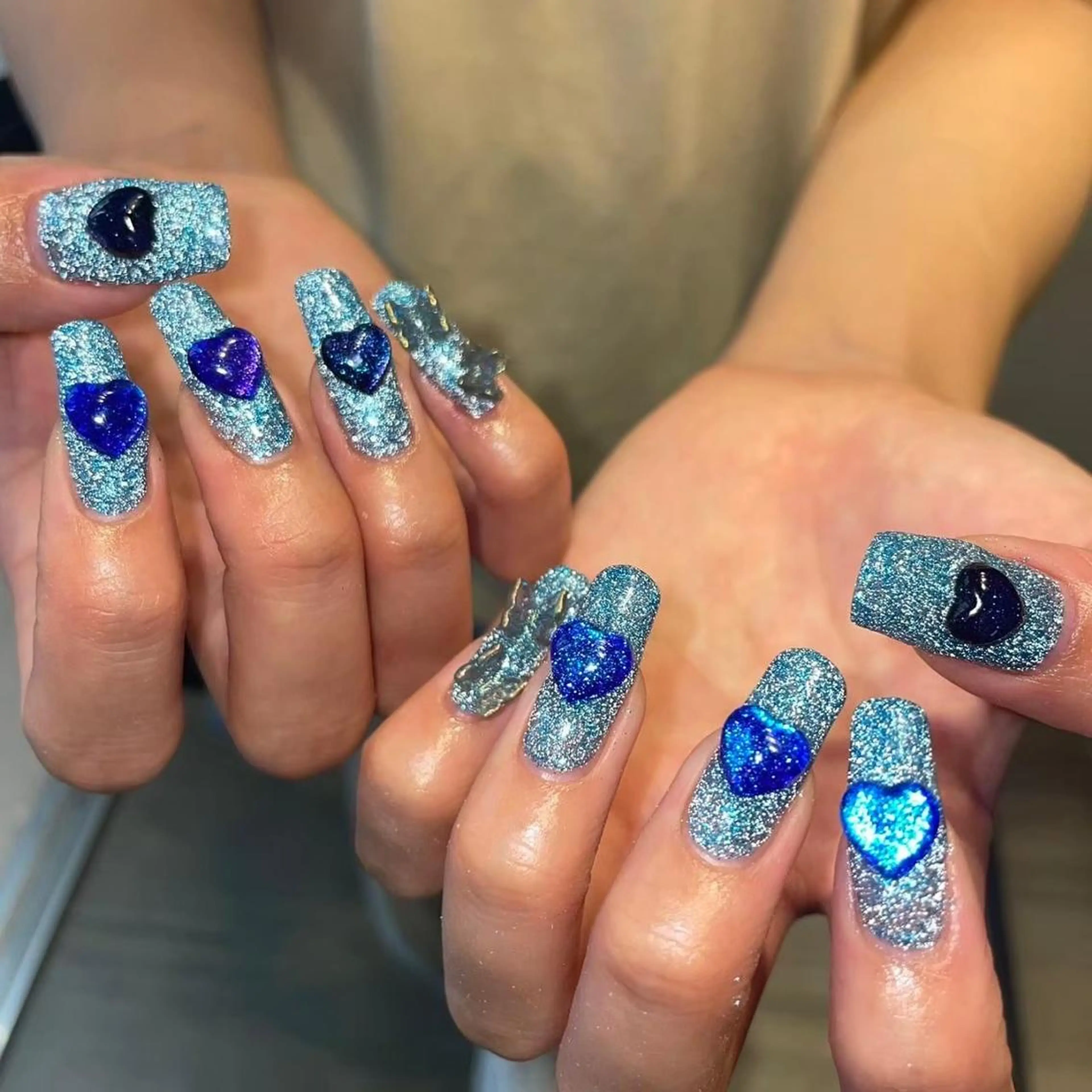 ネイル アートネイル カジュアル ジェルネイル ニュアンスネイル 赤色 ハンドネイル 💎platinum dollまりん💎のマツエク・マツパデザイン