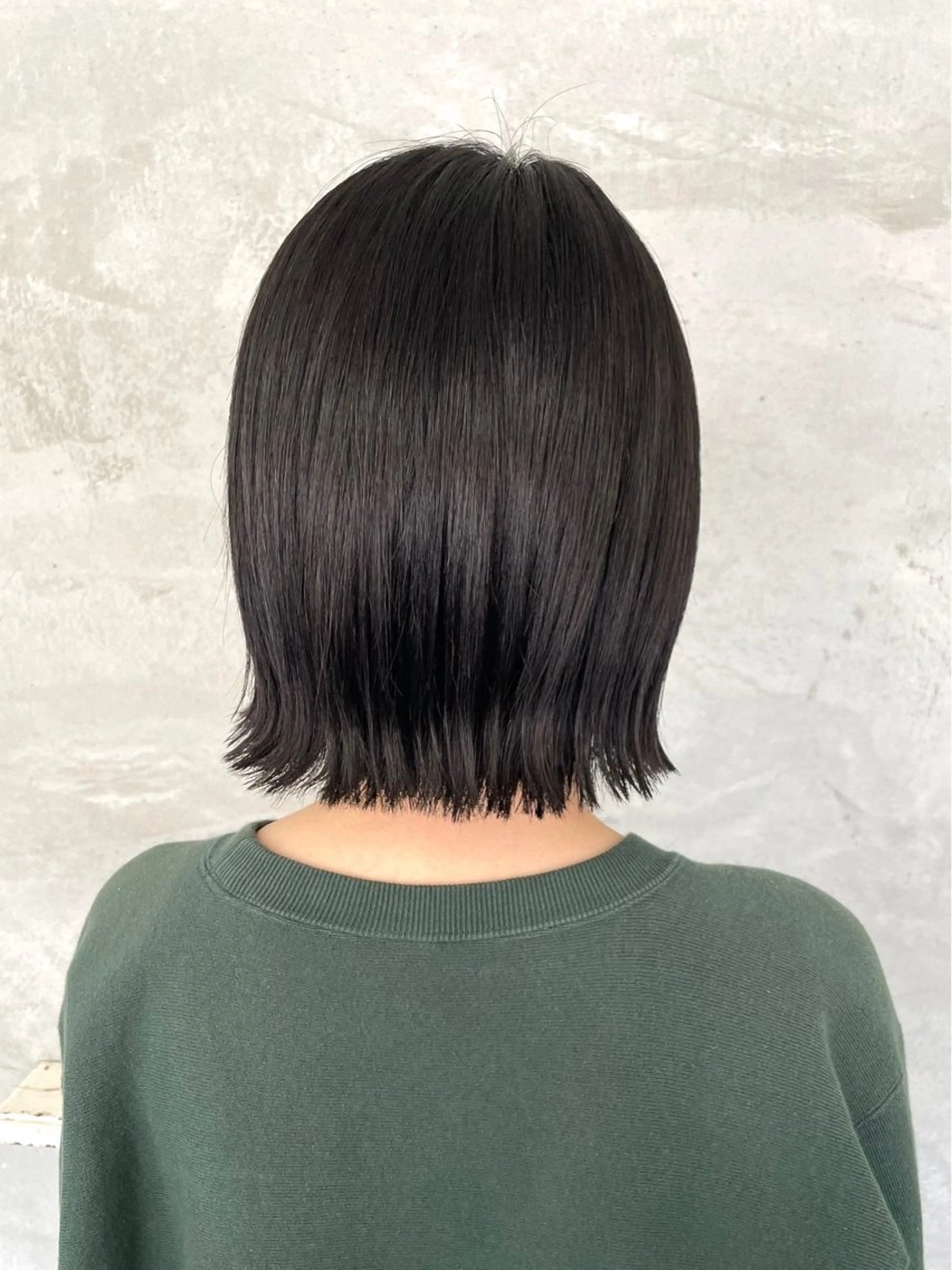 ショート カラー 切りっぱなしボブ ダークグレー ボブ 暖色/ピンクブラウン 🌷岡田真季のヘアスタイル