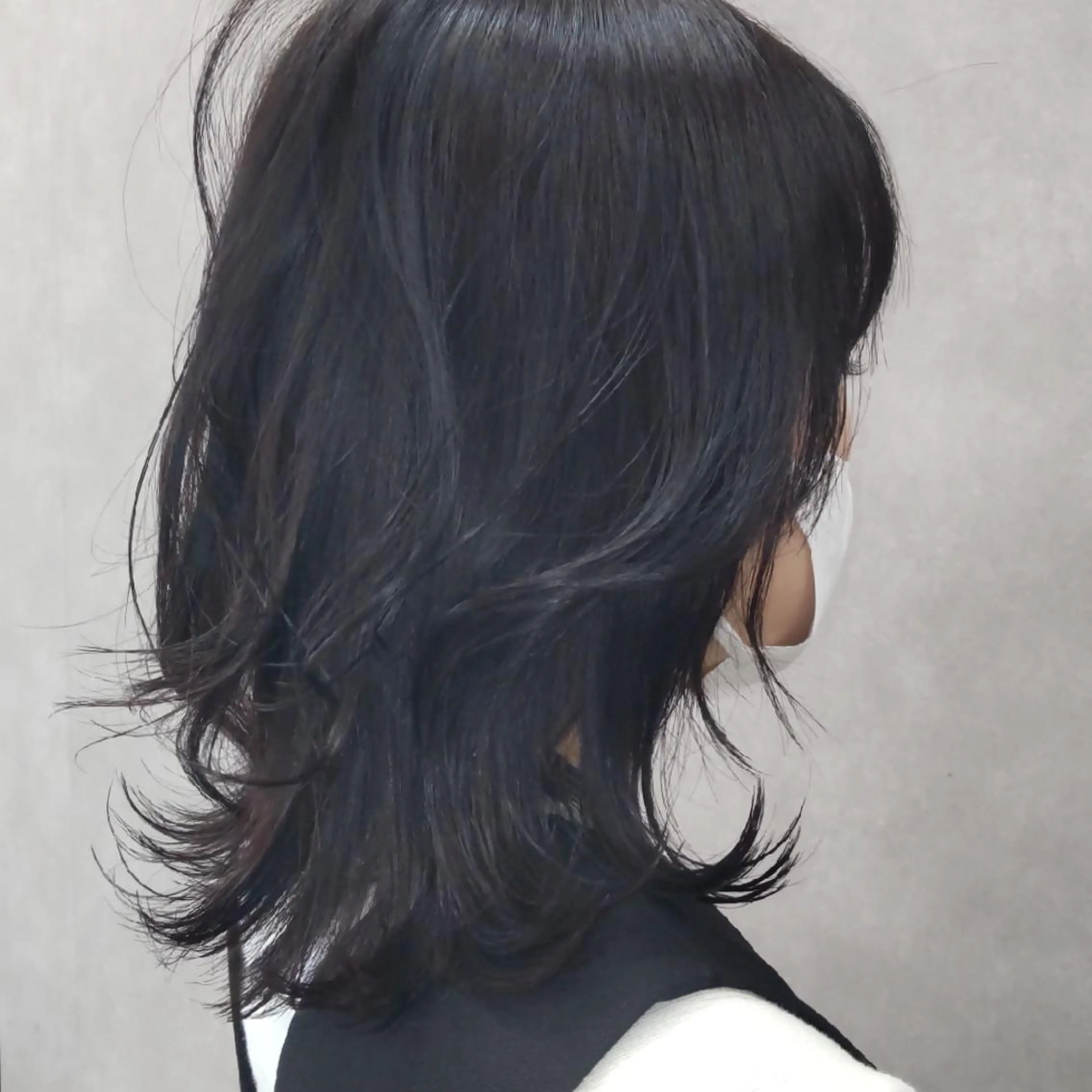 ミディアム くびれヘア くびれレイヤー レイヤーカット 北村 恵美のヘアスタイル