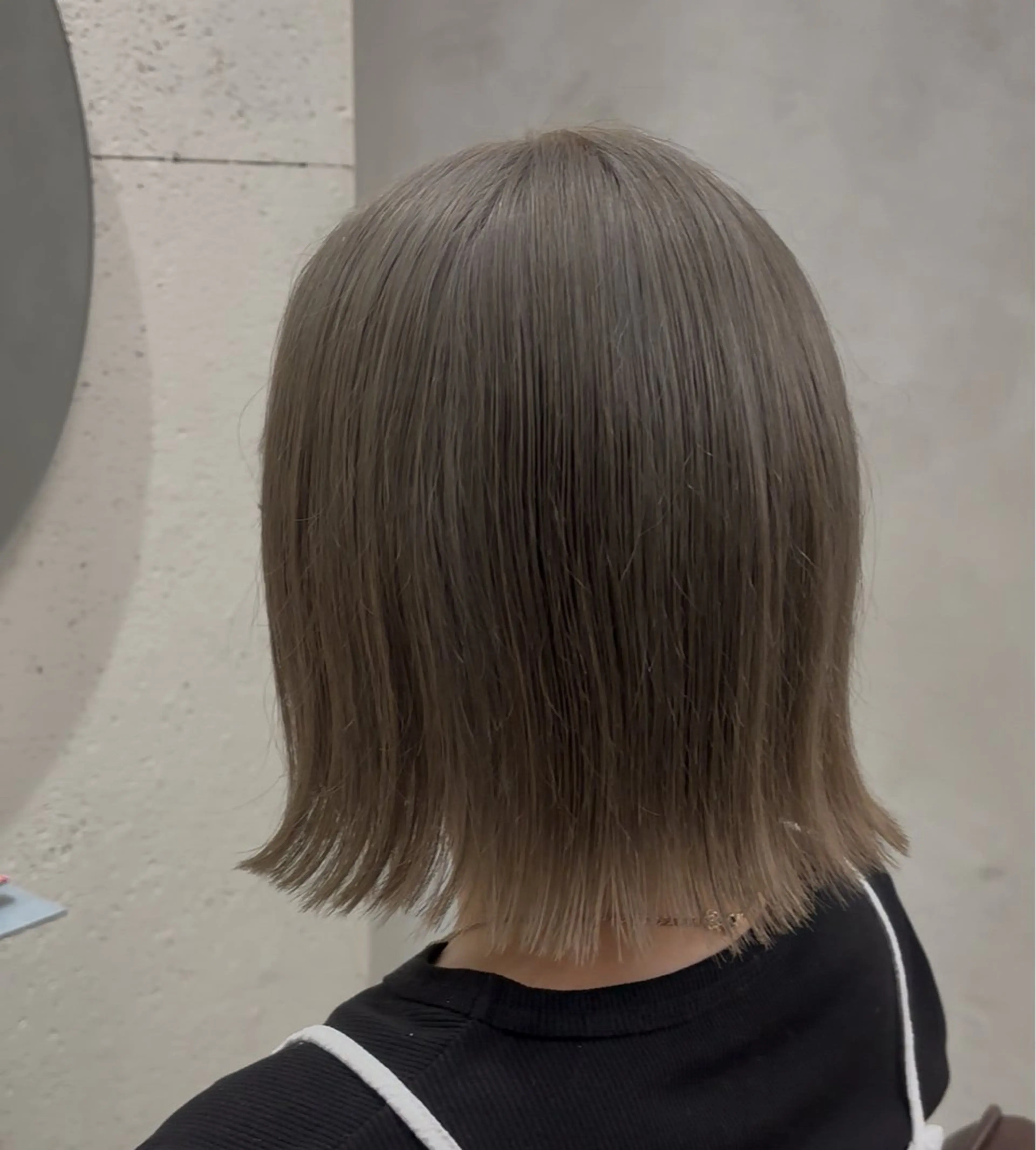 ショート カラー グレージュ ヘアカラー トリートメント ヘッドスパ ヘアセット オカベ ショウマのヘアスタイル