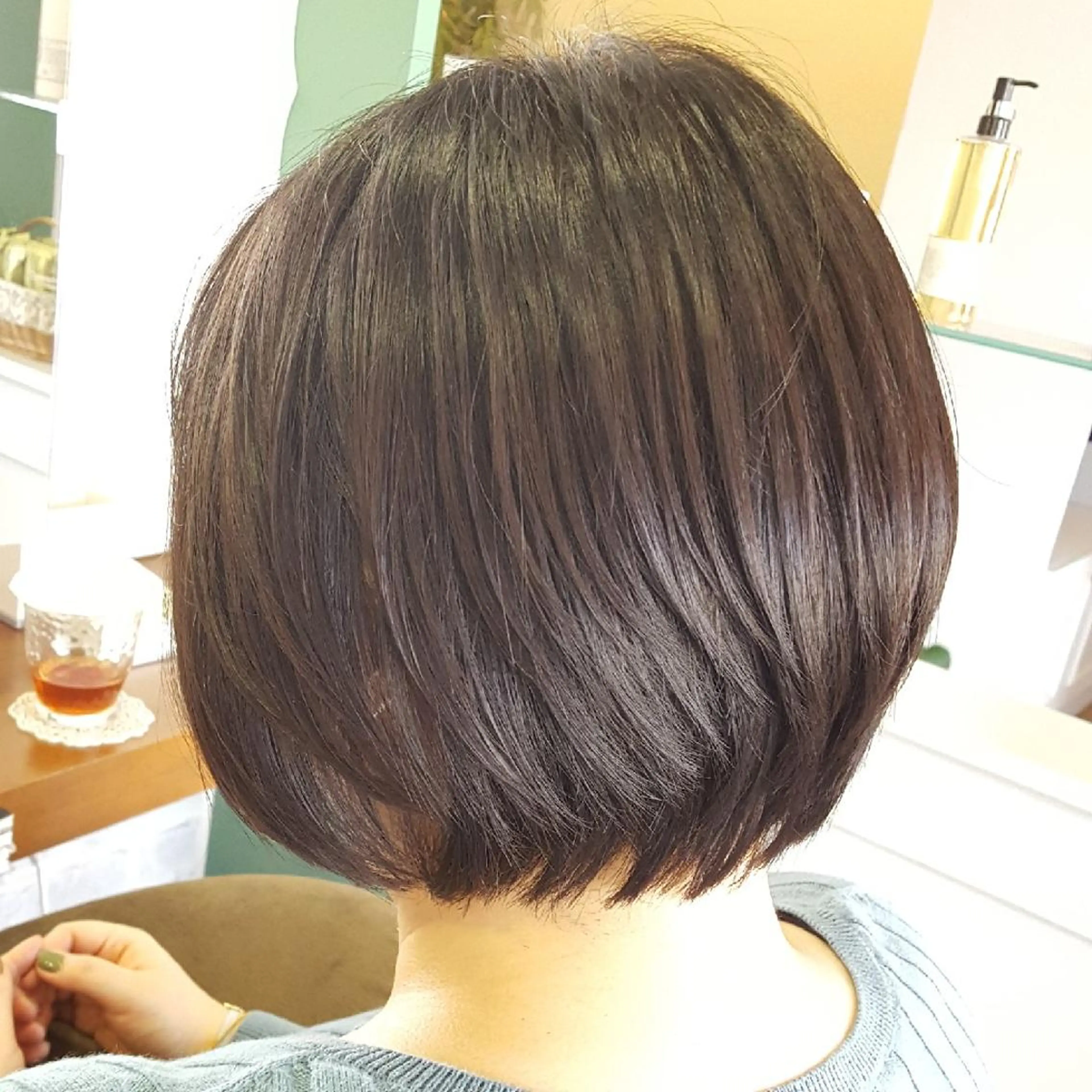 ショート ボブレイヤー ボブ レイヤーカット 若泉 真梨のヘアスタイル