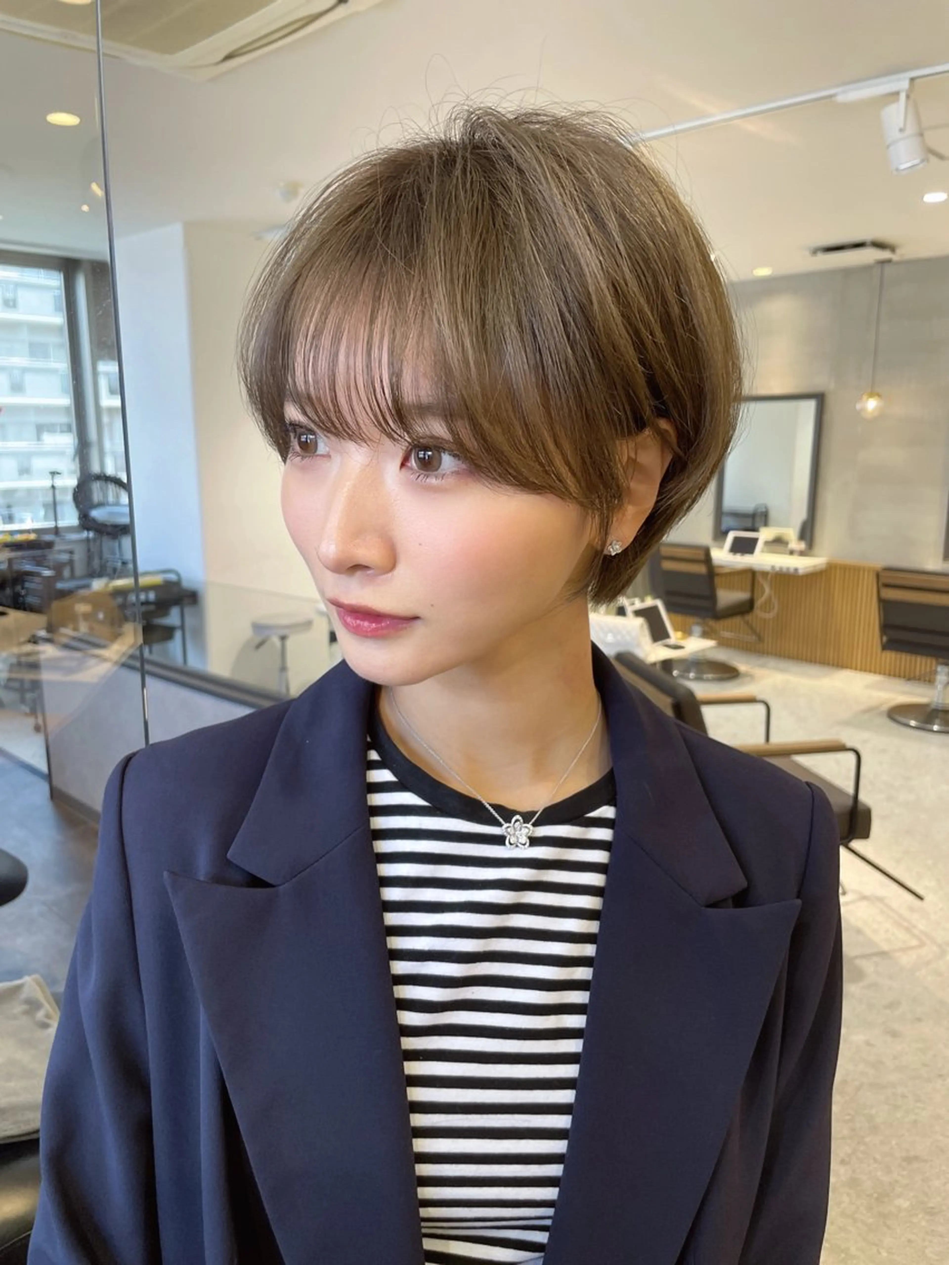 ショート カラー カット ヘアカラー 縮毛矯正 トリートメント 💛美髪ハイトーン LEON🩶のヘアスタイル