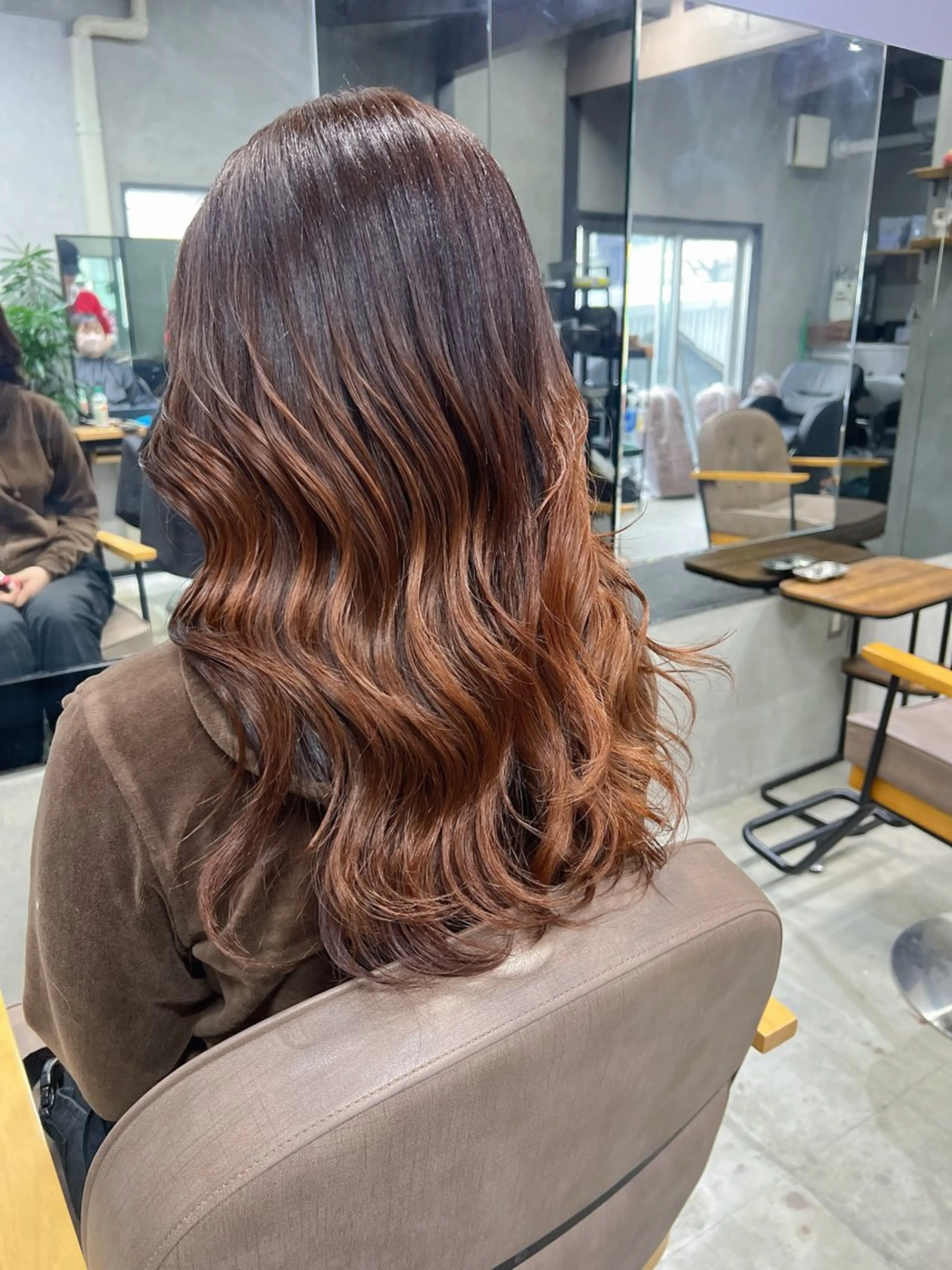 セミロング カラー セミロングパーマ ベージュカラー ブリーチ ブラウンカラー ケアブリーチ カット ヘアカラー ユ イのヘアスタイル