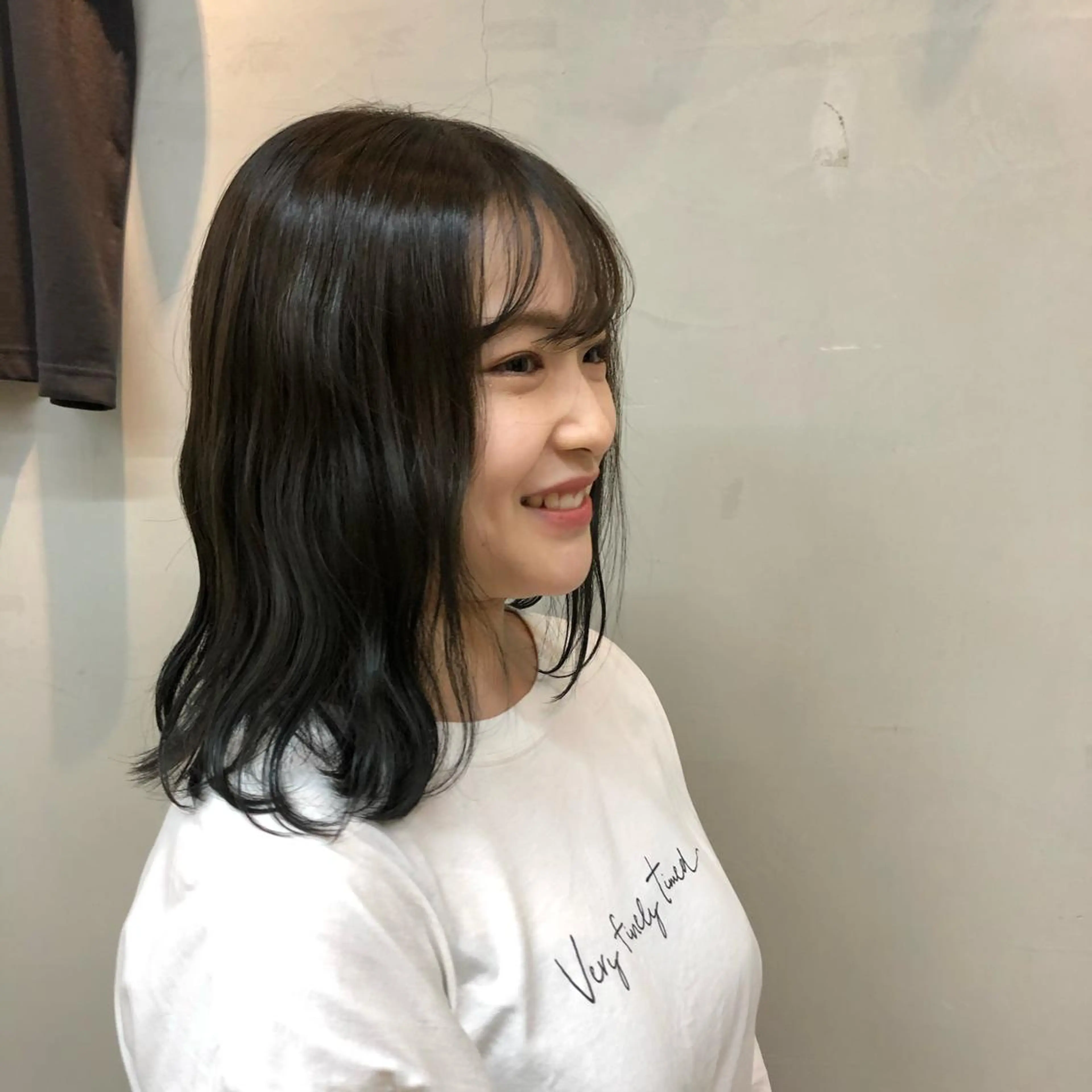 セミロング astar所属・kotono🪿 透明感カラーのヘアスタイル