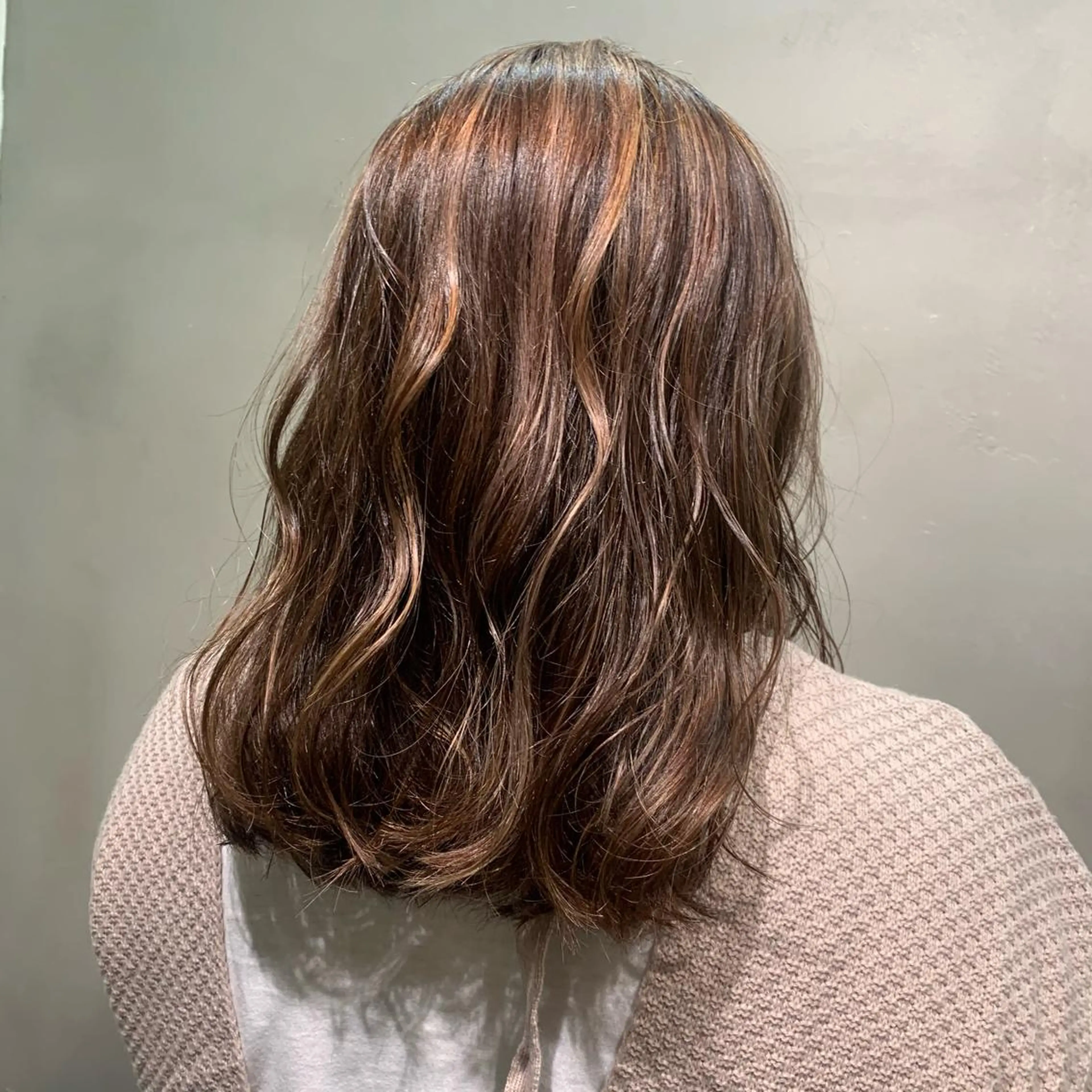 セミロング カラー ハイライトカラー ハイライト mono.所属・南茨/ヘッドスパ /カット/momoのヘアスタイル