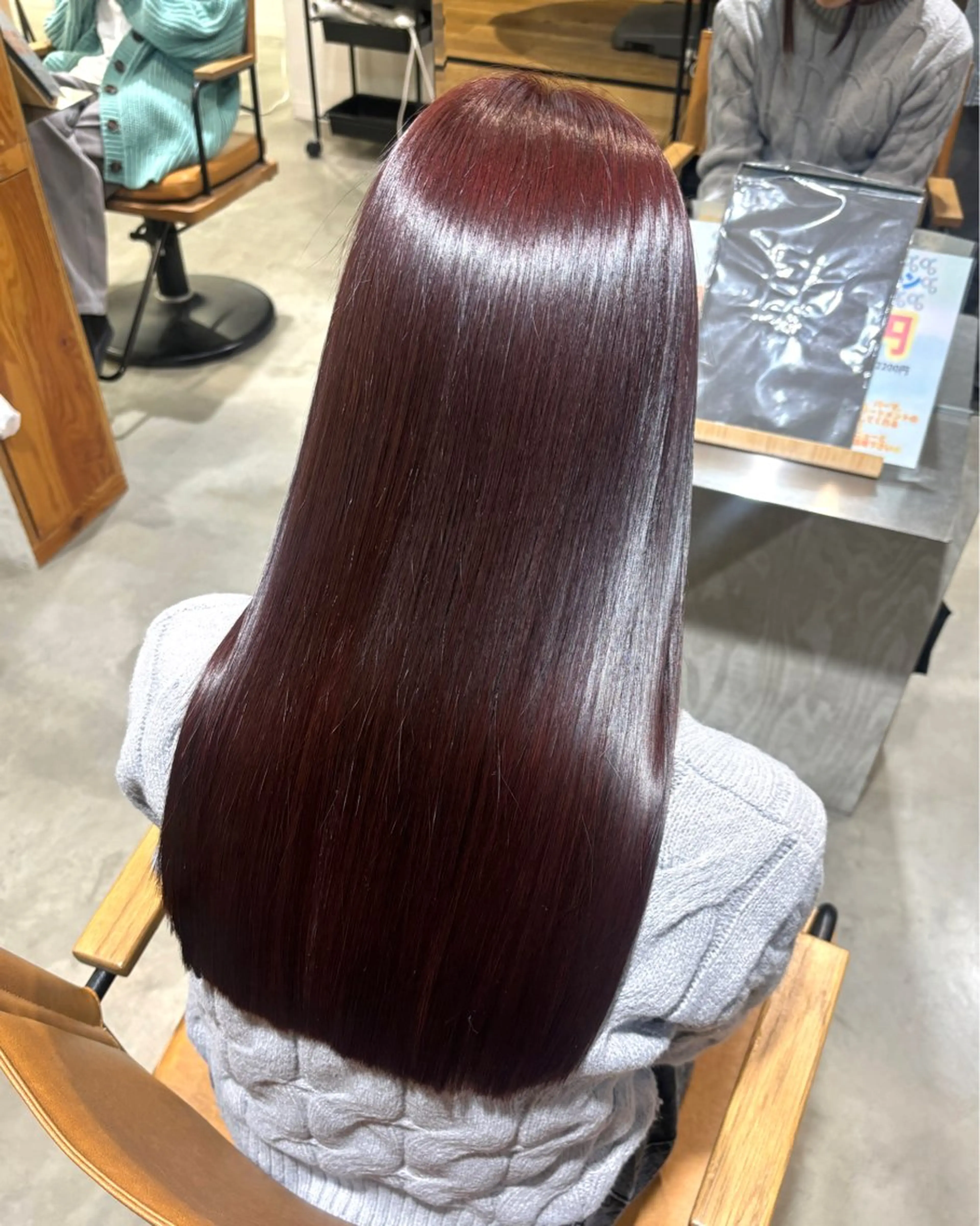 ロング カラー ボルドーカラー 小木曽 里華のヘアスタイル
