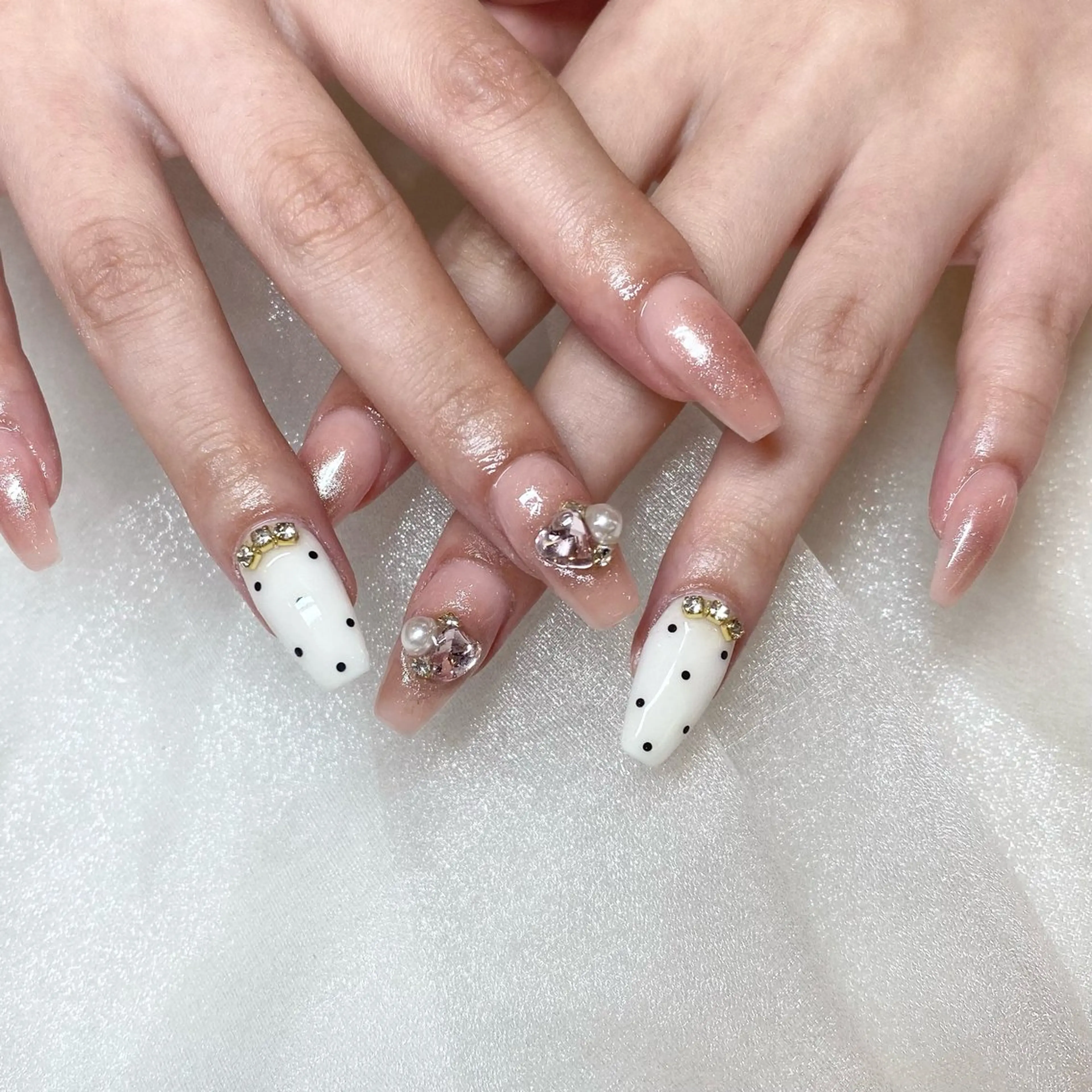 ネイル チークネイル ドット マグネットネイル ハンドネイル LOVE NAIL SAEのネイルデザイン