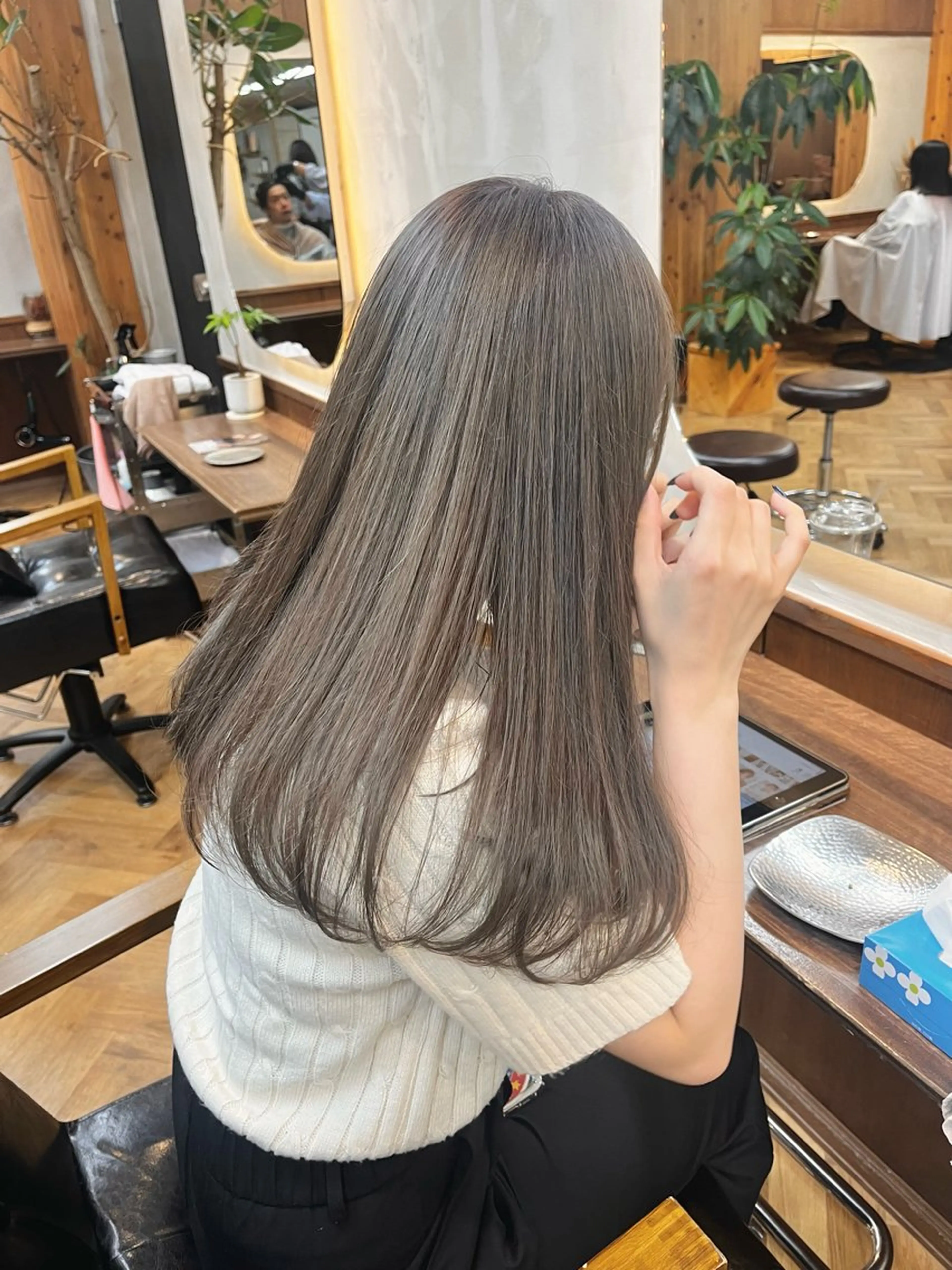 セミロング カラー ヘアアレンジ ブリーチ 透明感カラー ena/ブリーチなし 暖色・ベージュ🎀のヘアスタイル