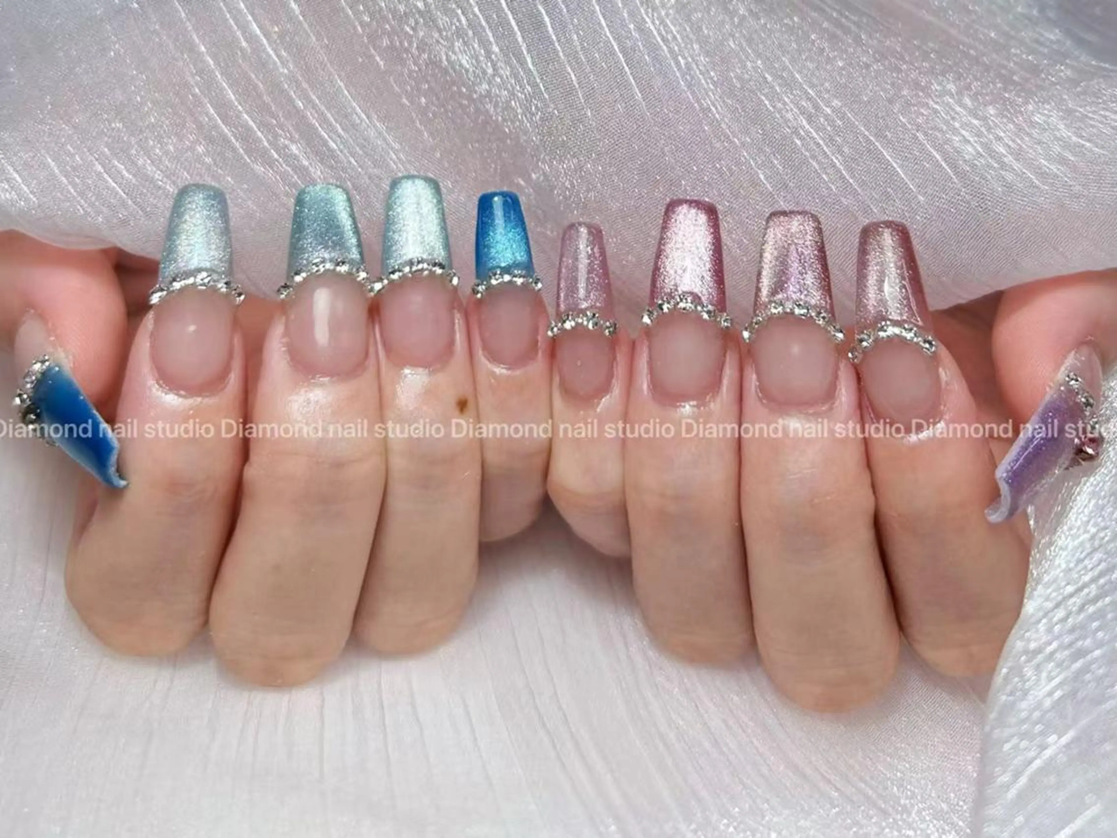 ネイル アートネイル オーロラネイル ガーリー キラキラネイル マグネットネイル ハンドネイル YOYO 💅のネイルデザイン