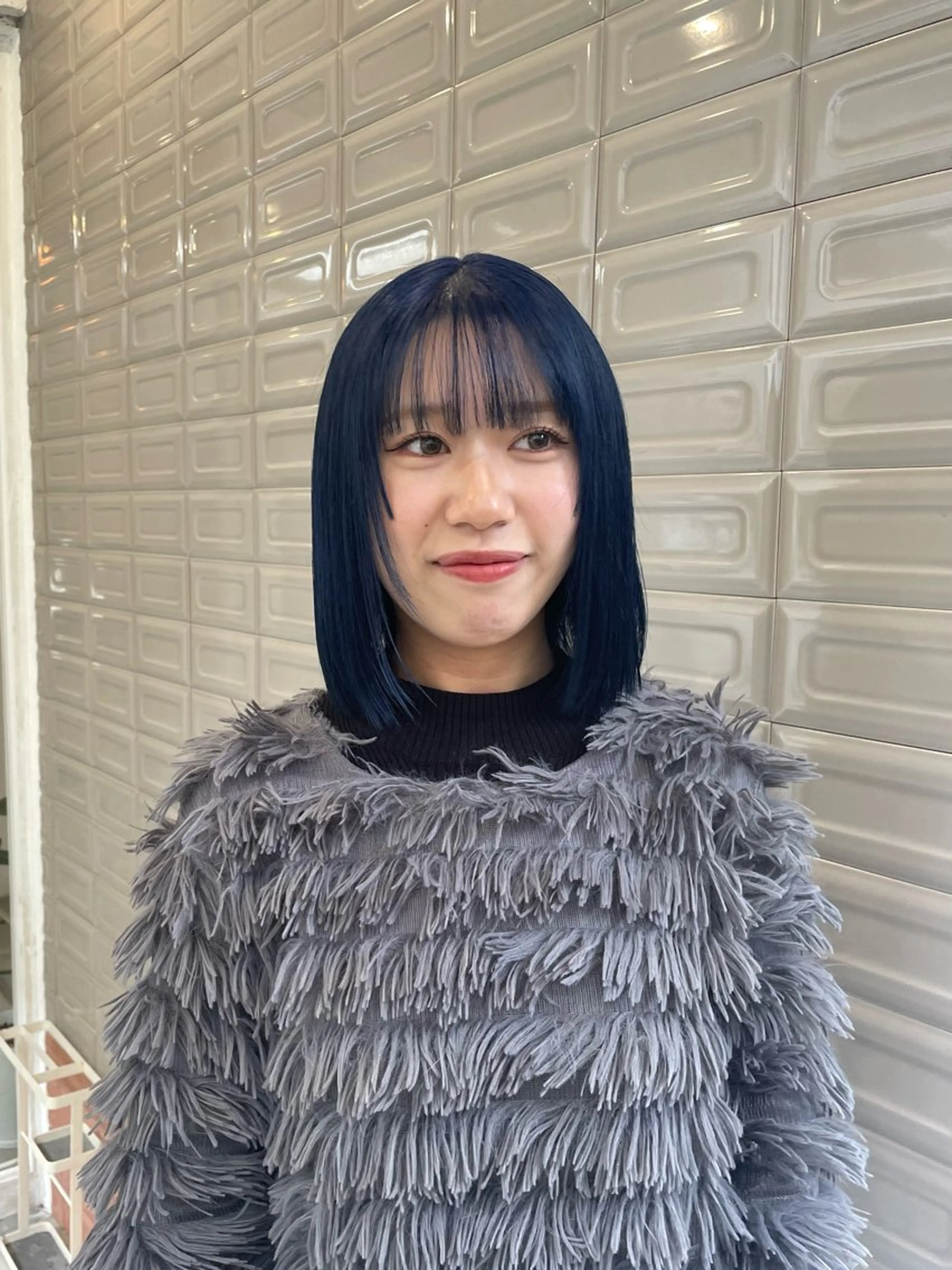 ミディアム カラー ブルーカラー HITOMI レディースカットのヘアスタイル
