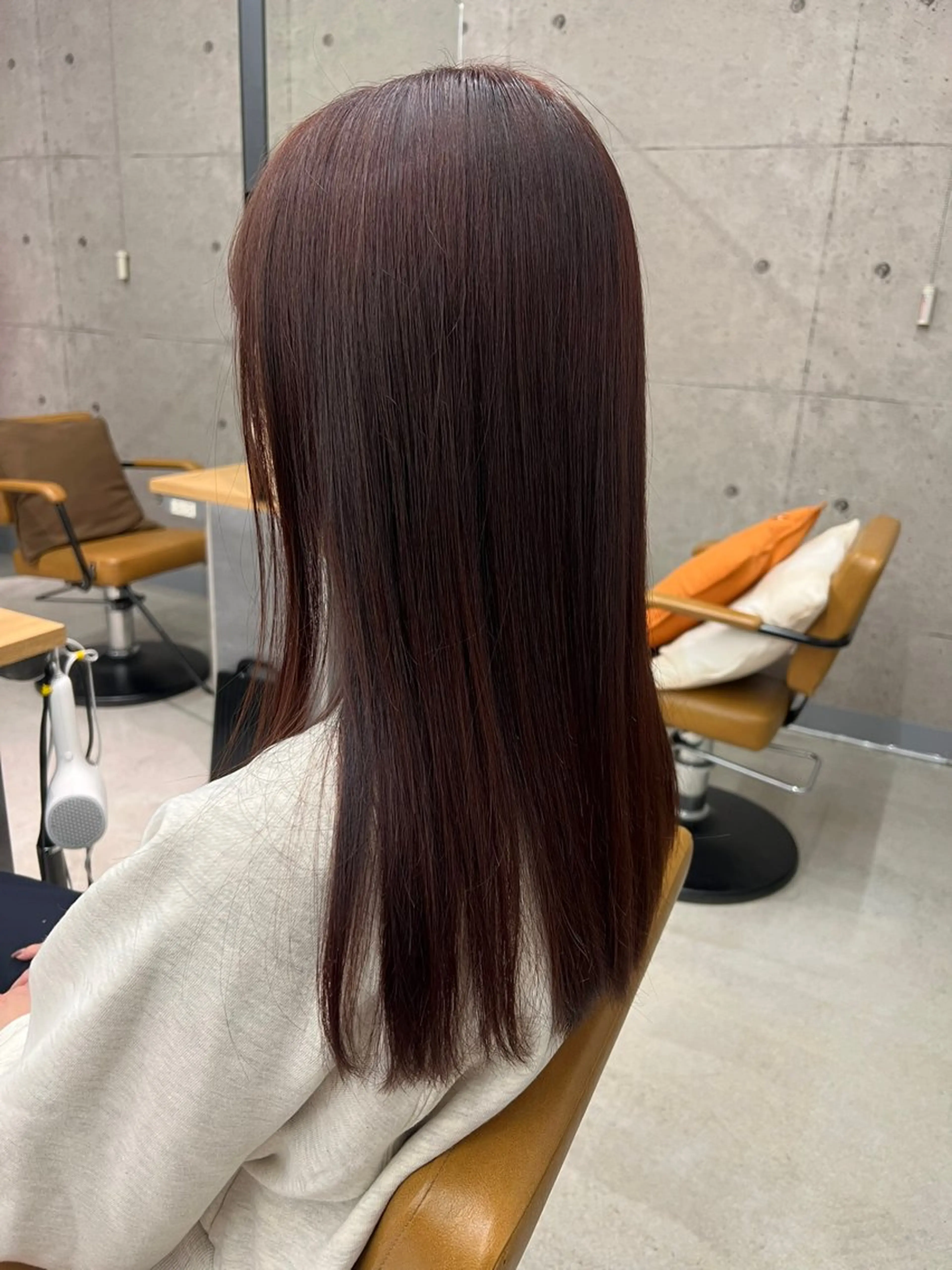 セミロング カット 知念 夢華のヘアスタイル