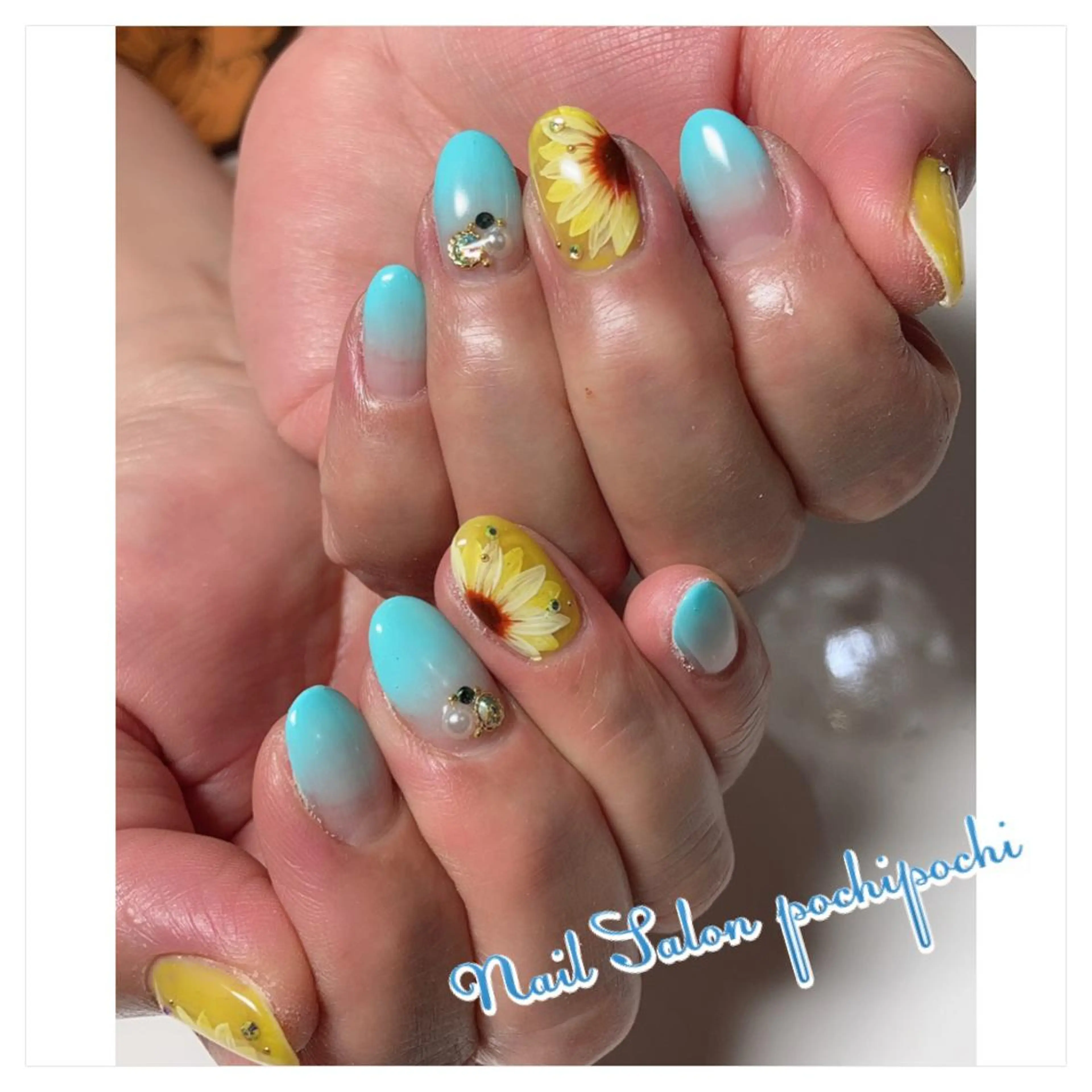 ネイル ジェルネイル グラデーション 水色 夏ネイル 黄色 Nail Salon Mahaloのネイルデザイン