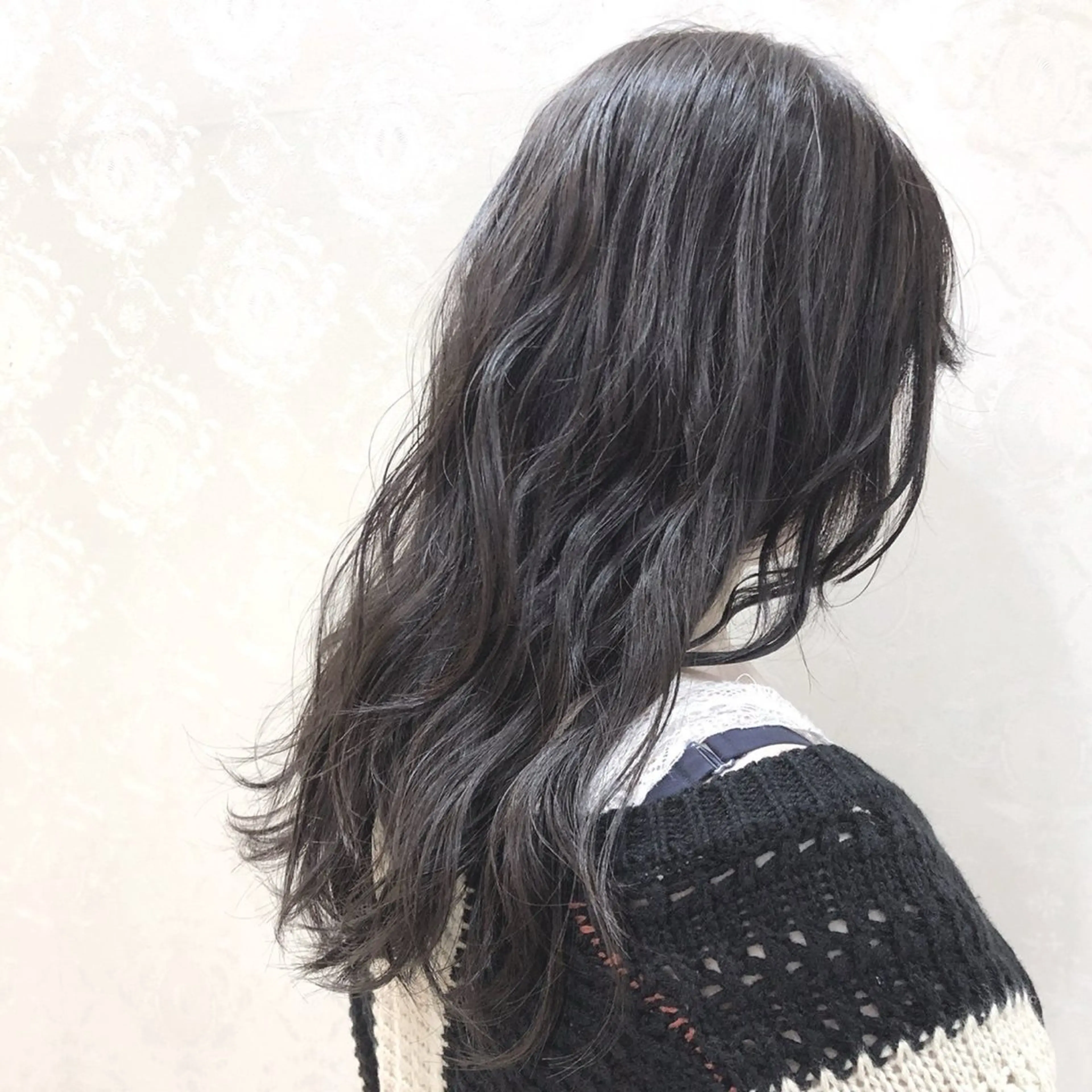 ロング アッシュ ヘアカラー ミツイシ ユウワのヘアスタイル