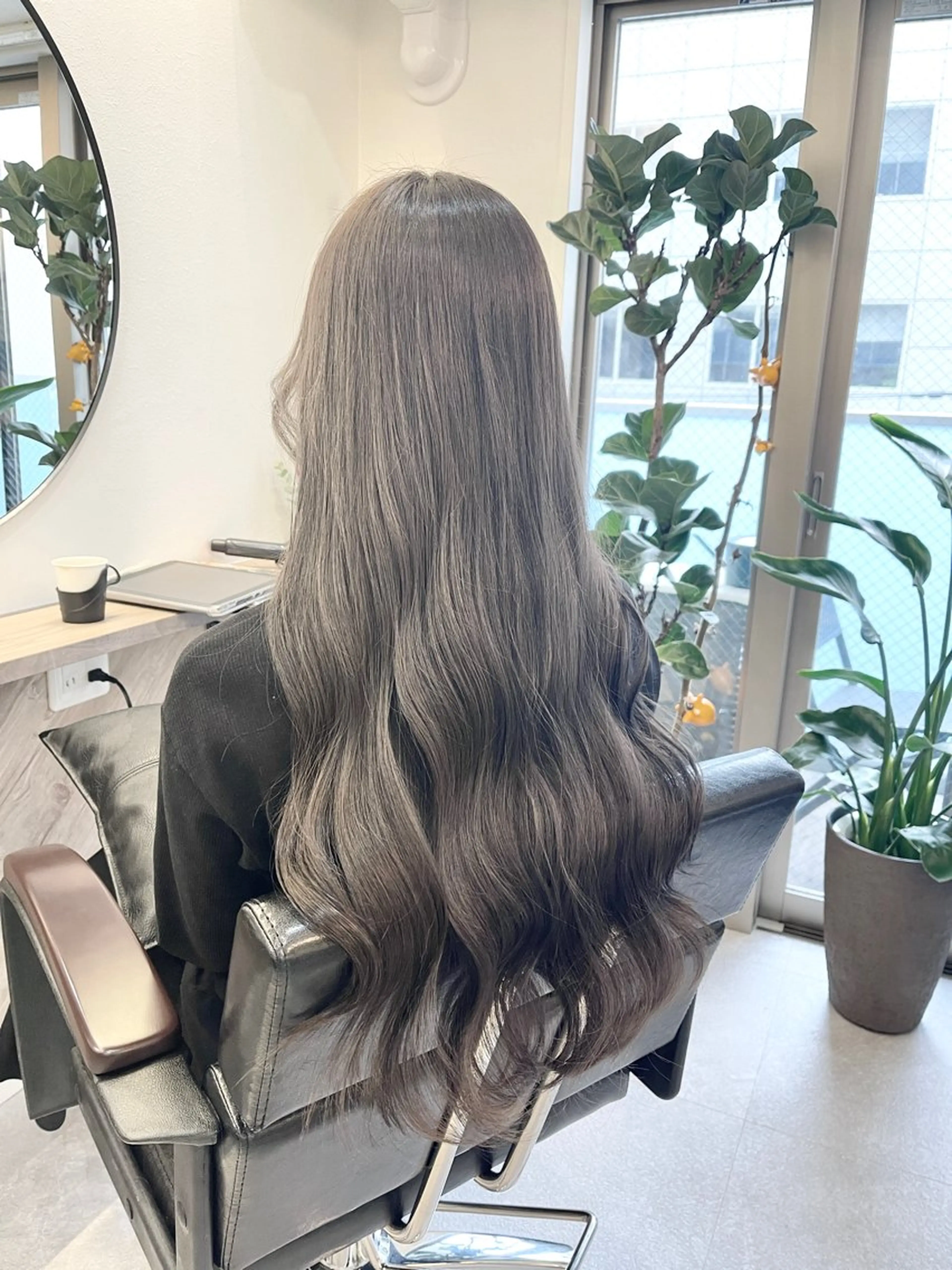 ロング カラー グレージュ カット ヘアカラー トリートメント i  plus＋所属・髪質改善で 憧れの潤艶美髪にのヘアスタイル