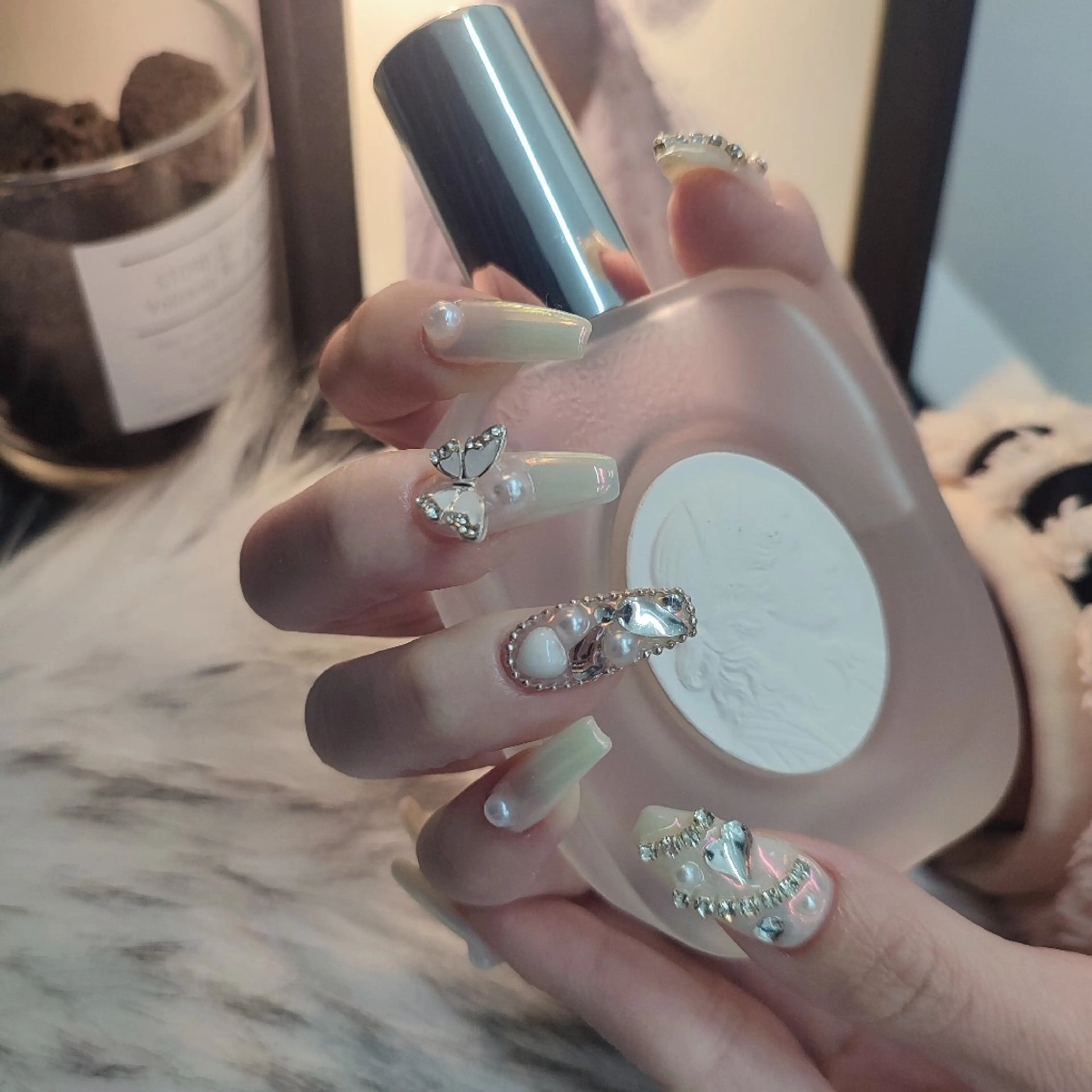 ネイル ハンドネイル RUNWAY 　　の眉毛・アイブロウイメージ