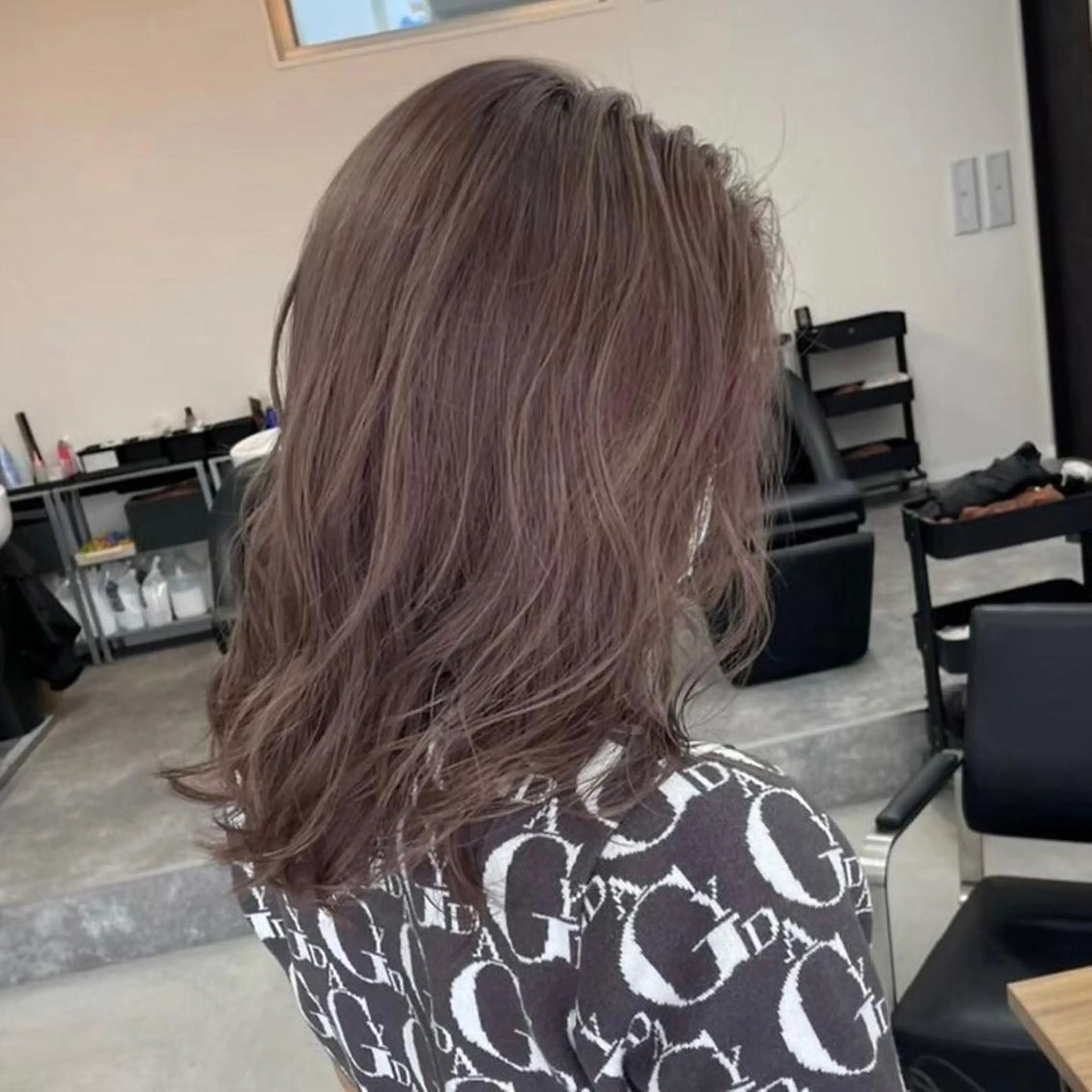セミロング 韓国風カラー ボブ 外国人風カラー ハイライト 髪質改善 メンズカット✂️ ¥2,200〜*土田のヘアスタイル