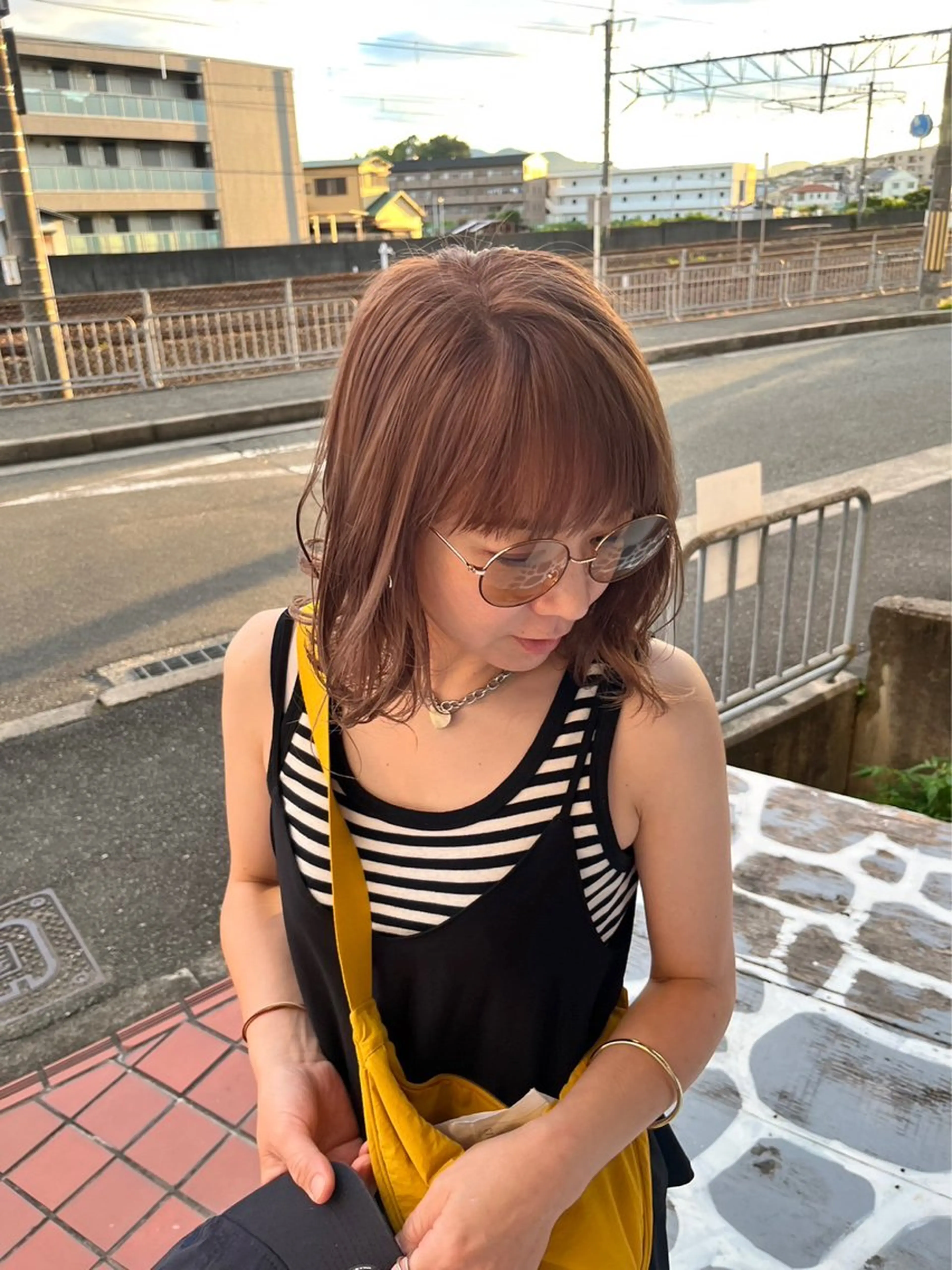 ミディアム カラー ベージュカラー ブリーチ ミルクティーベージュ ヘアカラー オダセイナ /石橋阪大前のヘアスタイル
