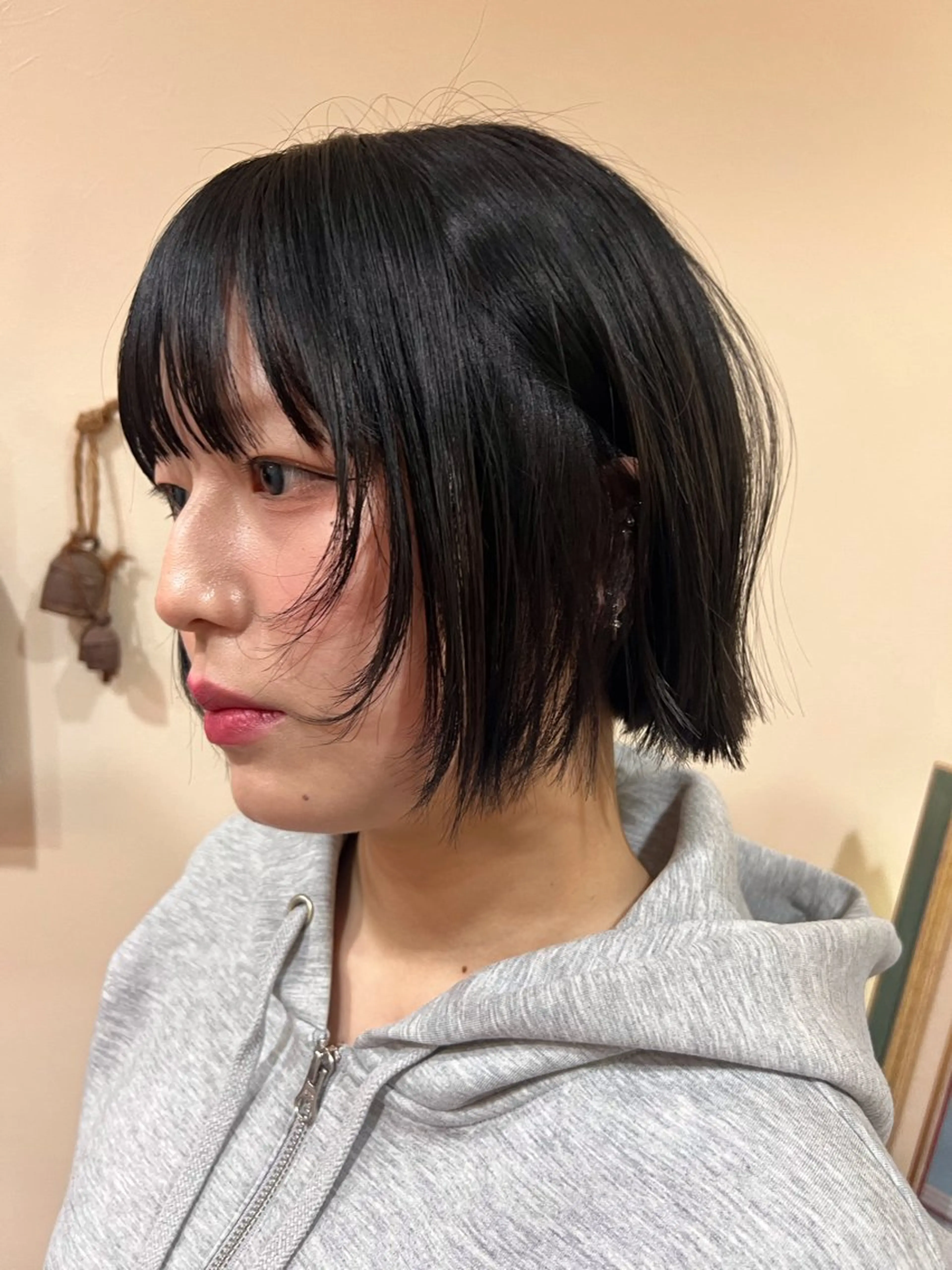 ショート 顔周りカット hair&space velon所属・推しカラー🫧 サーシャのヘアスタイル
