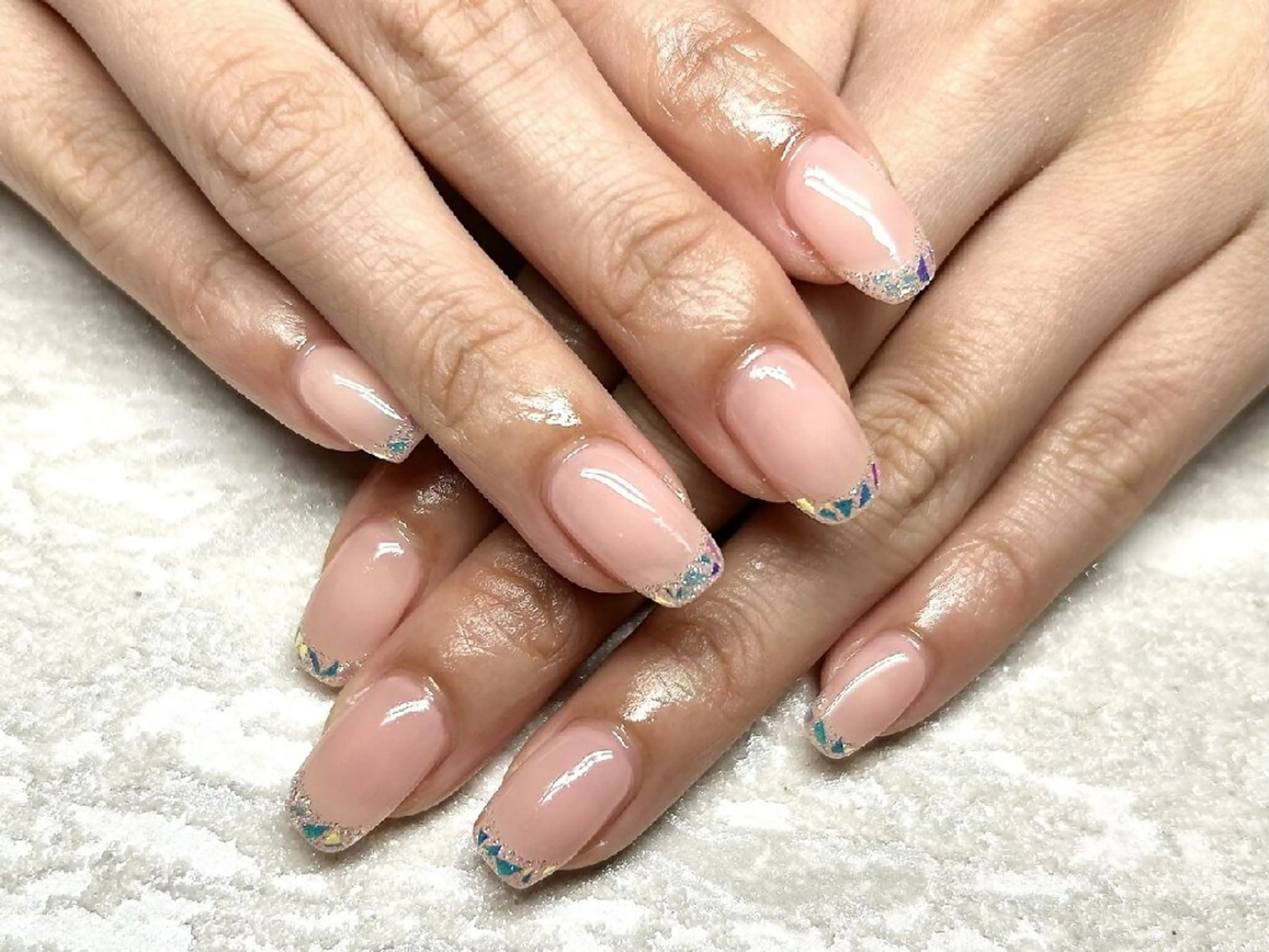 ネイル オーロラネイル フレンチネイル ガラスフレンチ ハンドネイル JULIE NAILのネイルデザイン