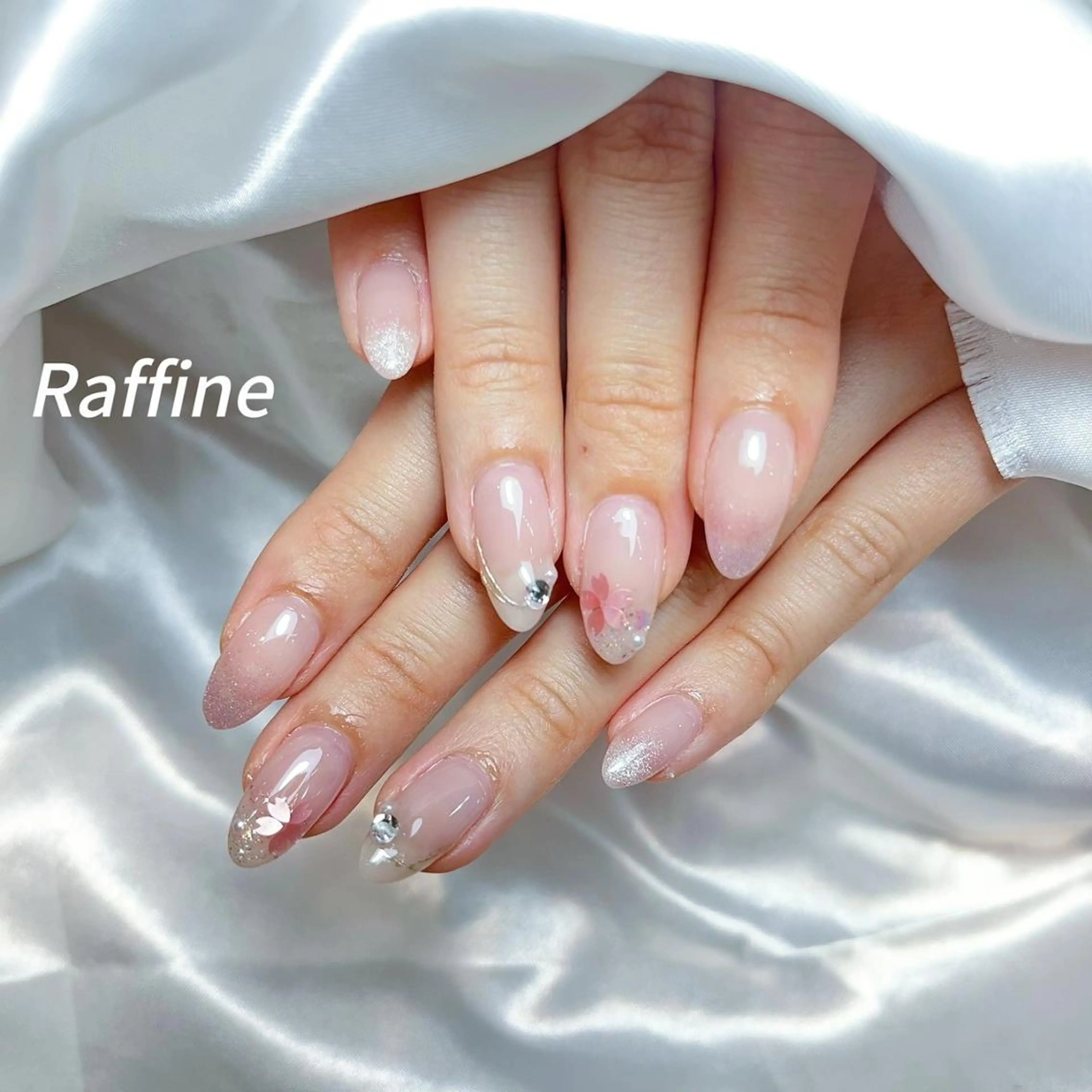ネイル ハンドネイル RAFFINE haru🦋🩵のネイルデザイン