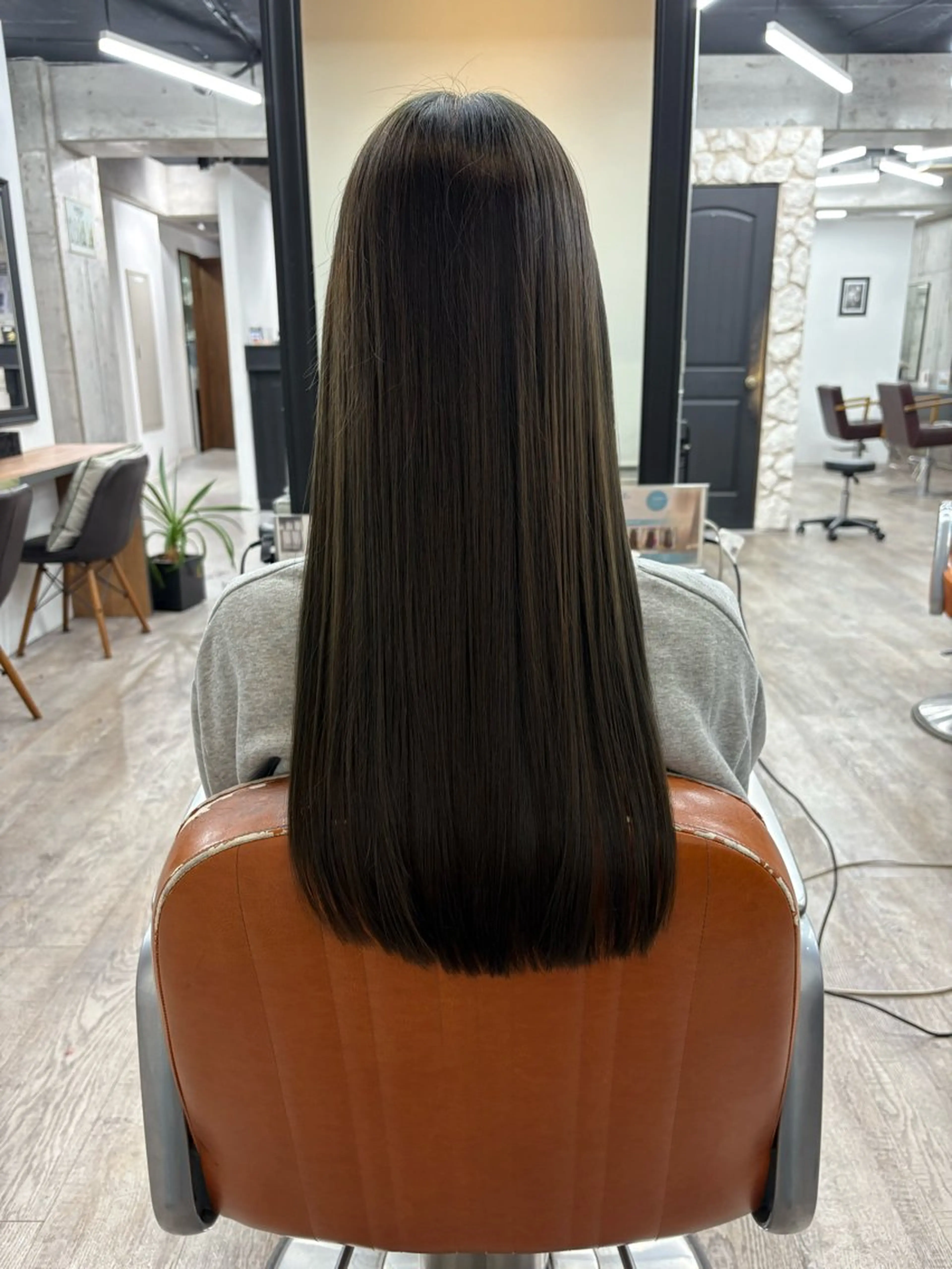 ロング カラー ベージュカラー 透明感カラー オリーブベージュ カット ヘアカラー トリートメント moana新越谷所属・KATO ✂️のヘアスタイル