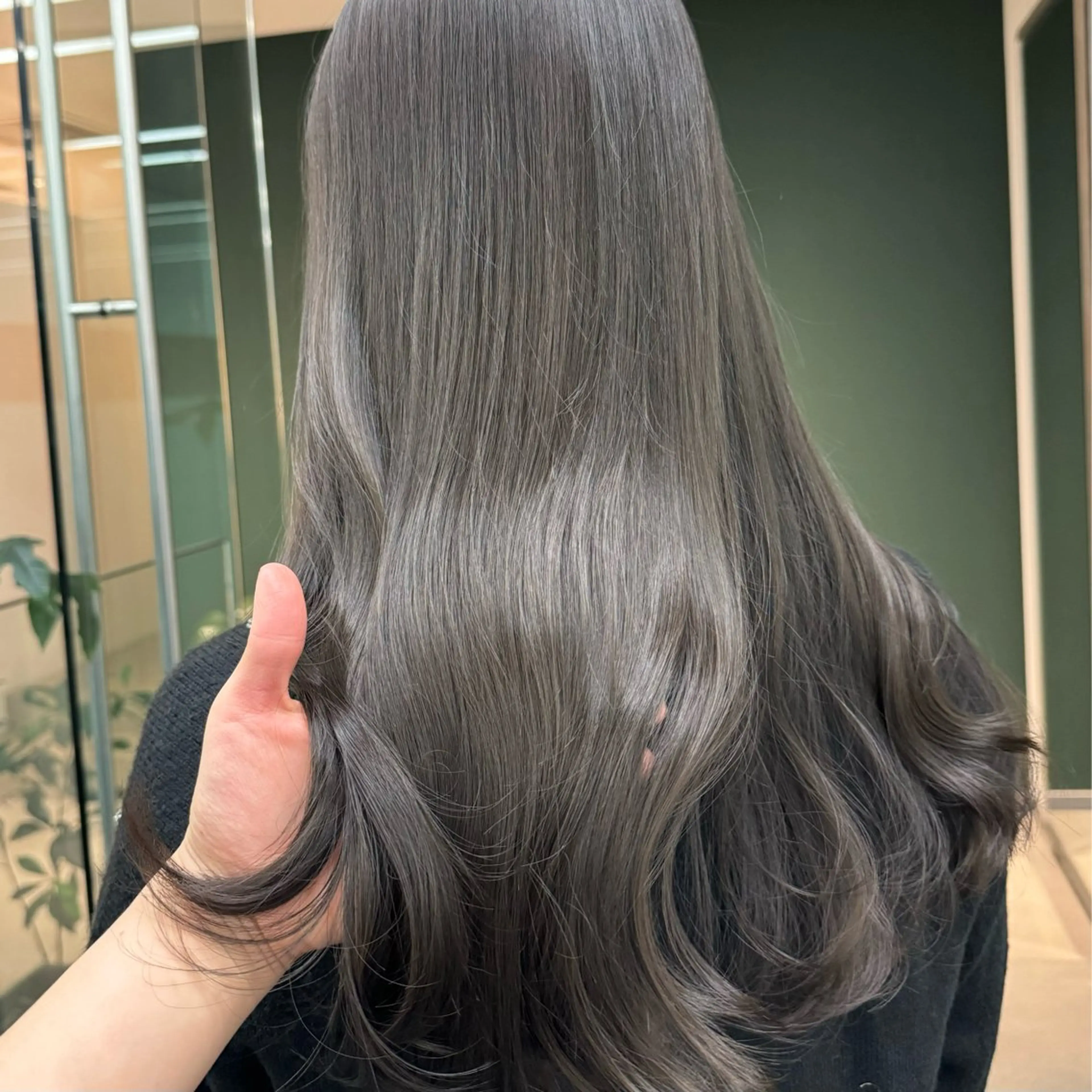 ロング カラー ベージュカラー 透明感カラー ひなた あゆみのヘアスタイル