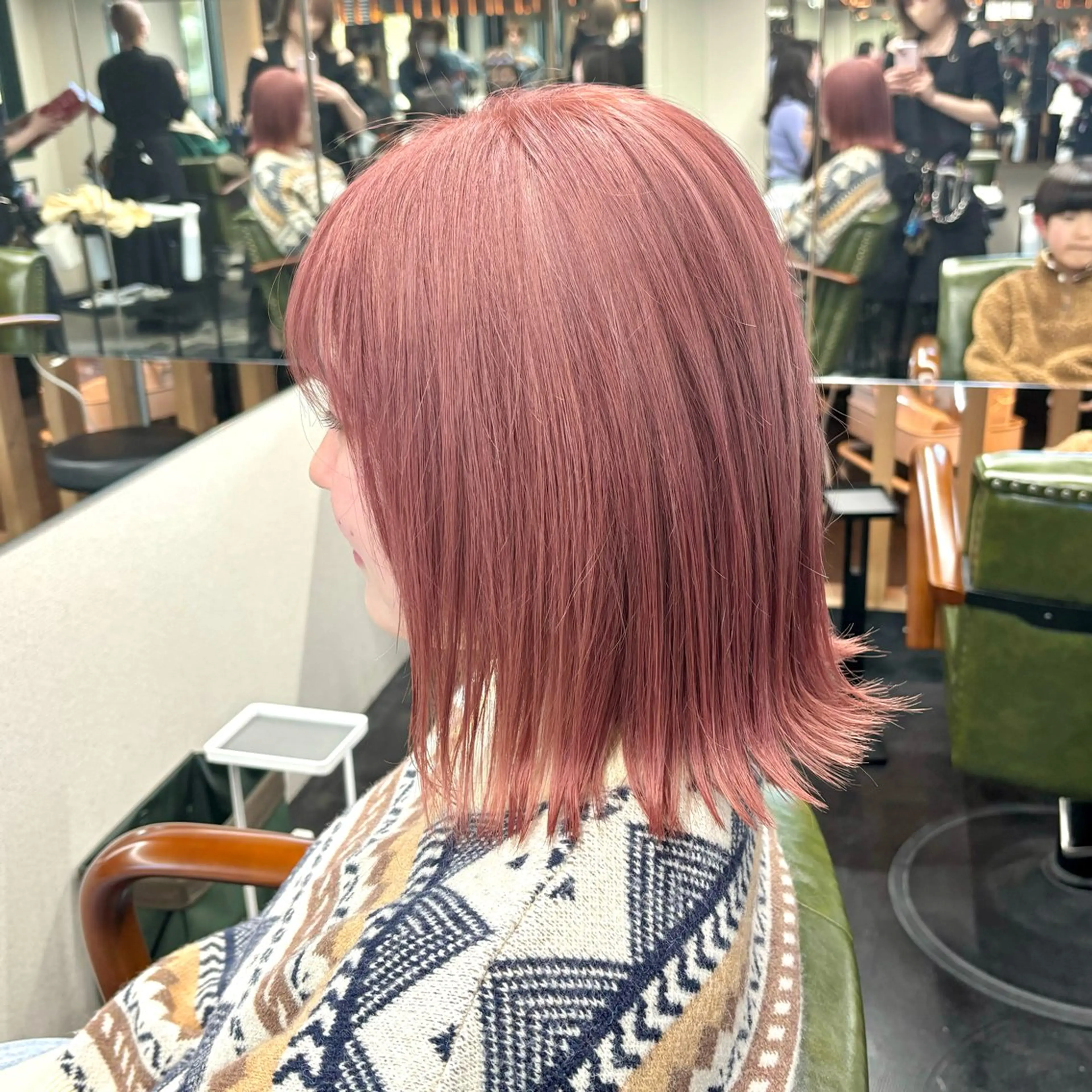 ミディアム カラー エミタス 三年坂(Emitas.)所属・岡村 莉穂のヘアスタイル