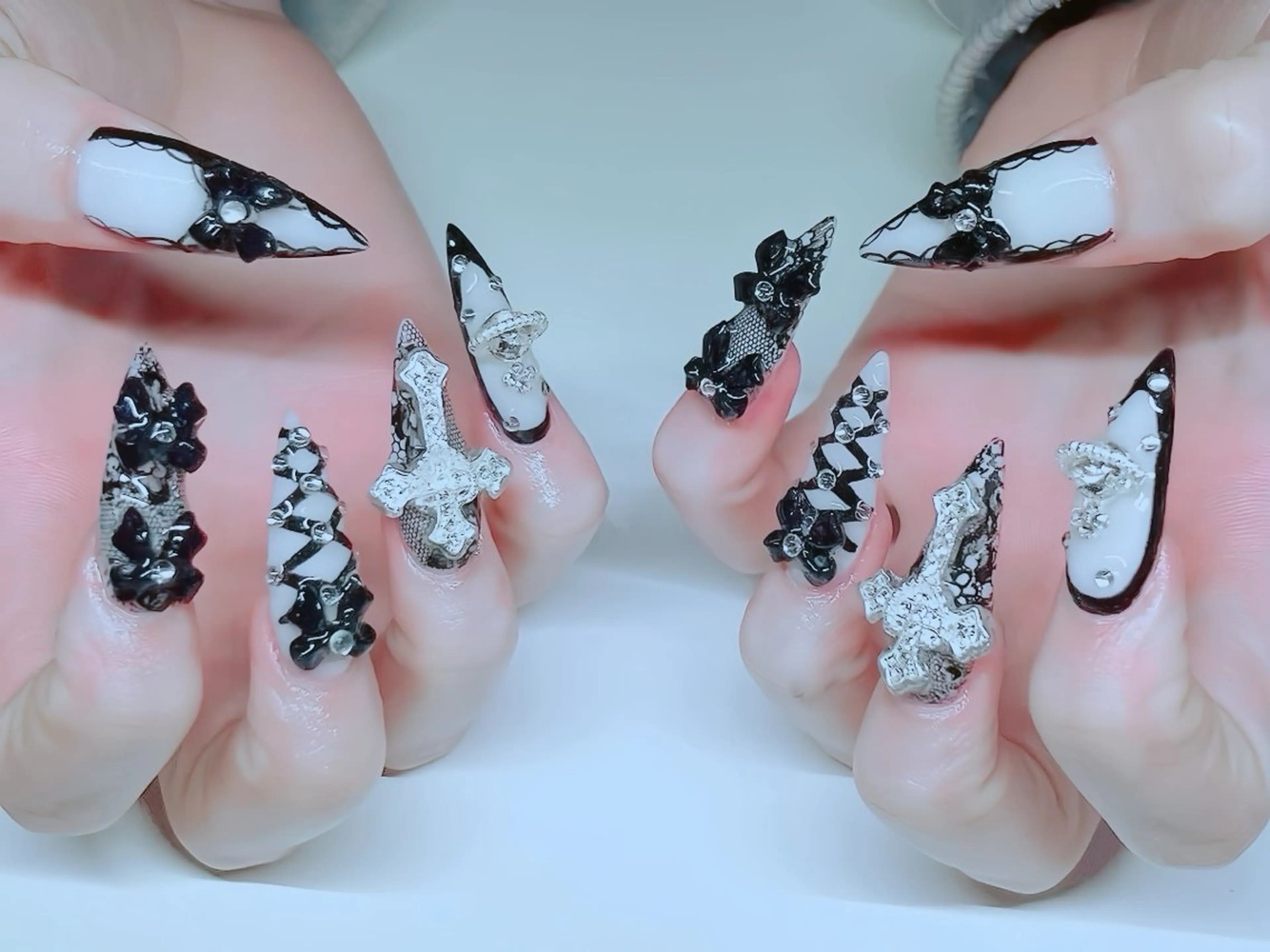 ネイル チークネイル フレンチネイル ガラスフレンチ グラデーション キラキラネイル ハンドネイル Rin Nailのネイルデザイン