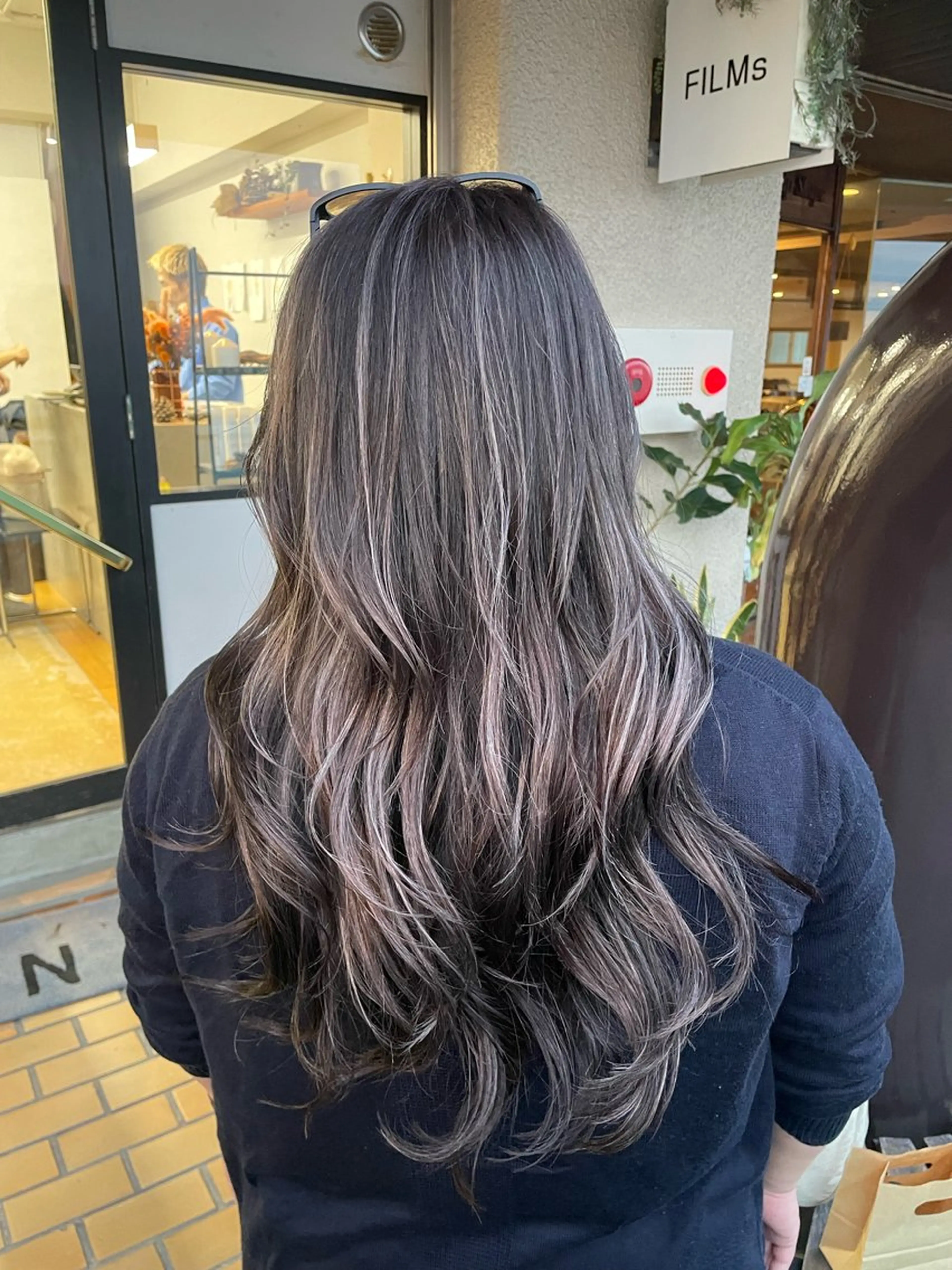 ロング カラー グレージュ ハイライトカラー ハイライト 菅原 彩加のヘアスタイル