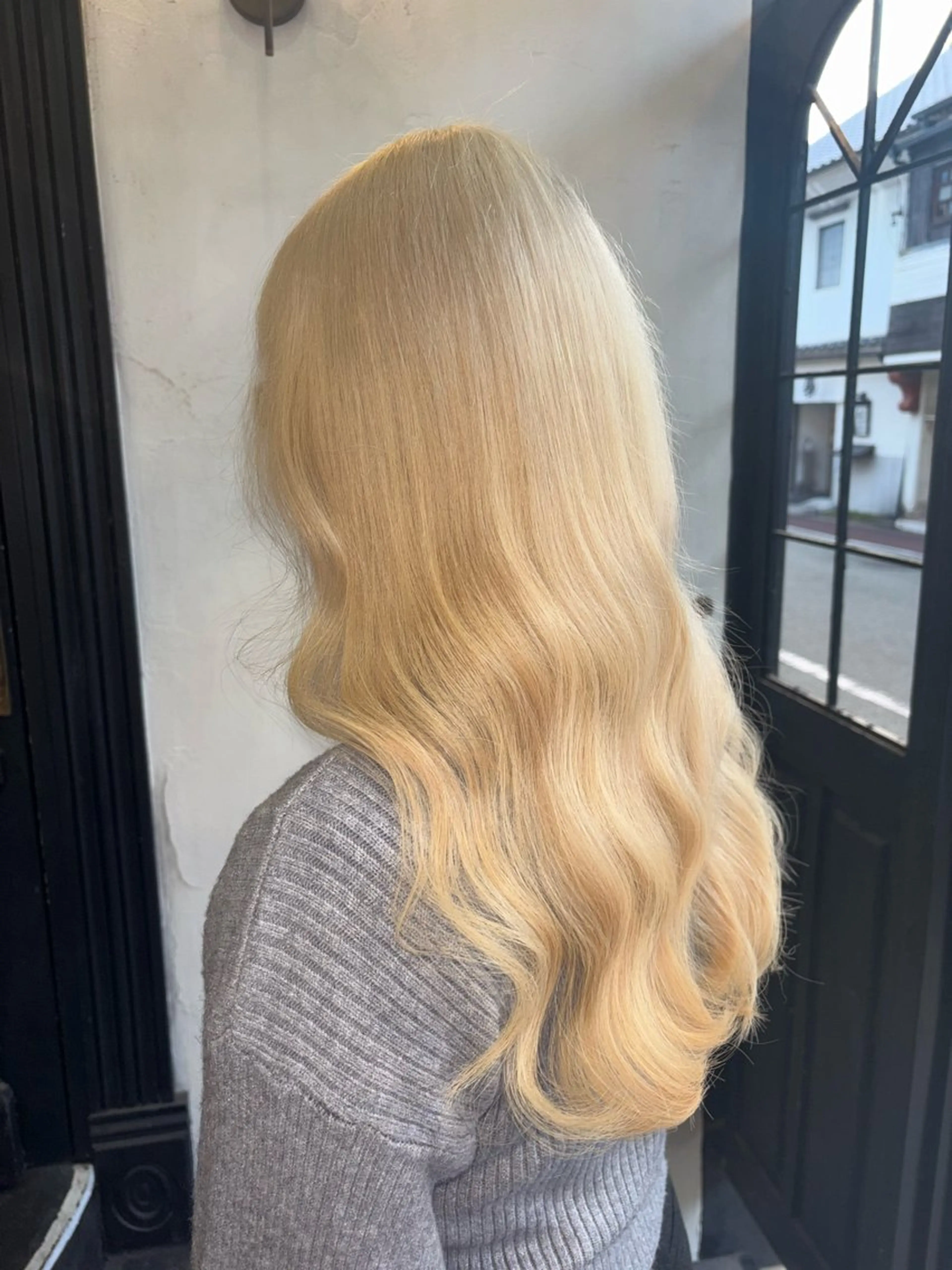 ロング ヘアカラー comeghead 琴音のヘアスタイル