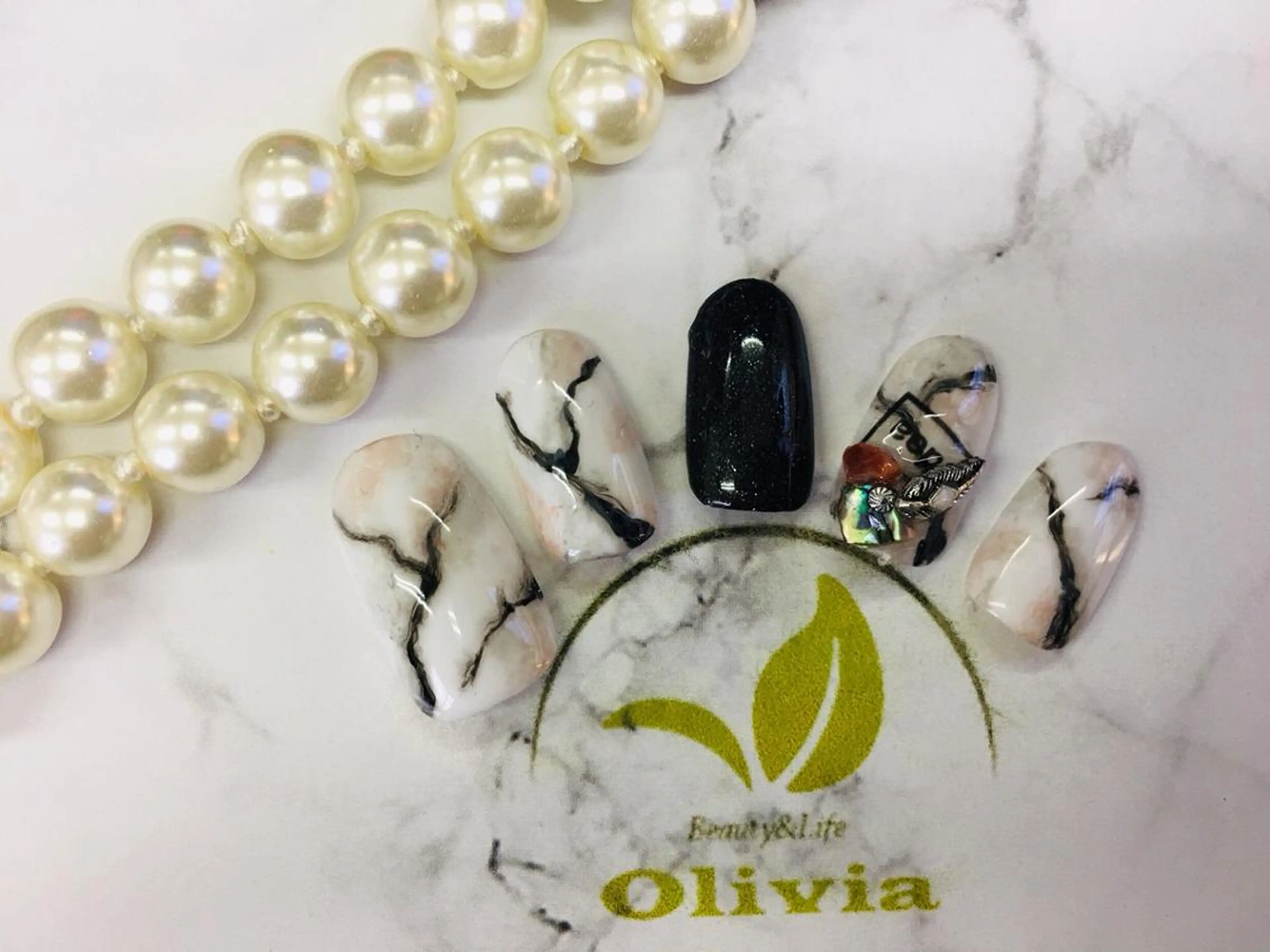 ネイル Olivia アイラッシュのマツエク・マツパデザイン