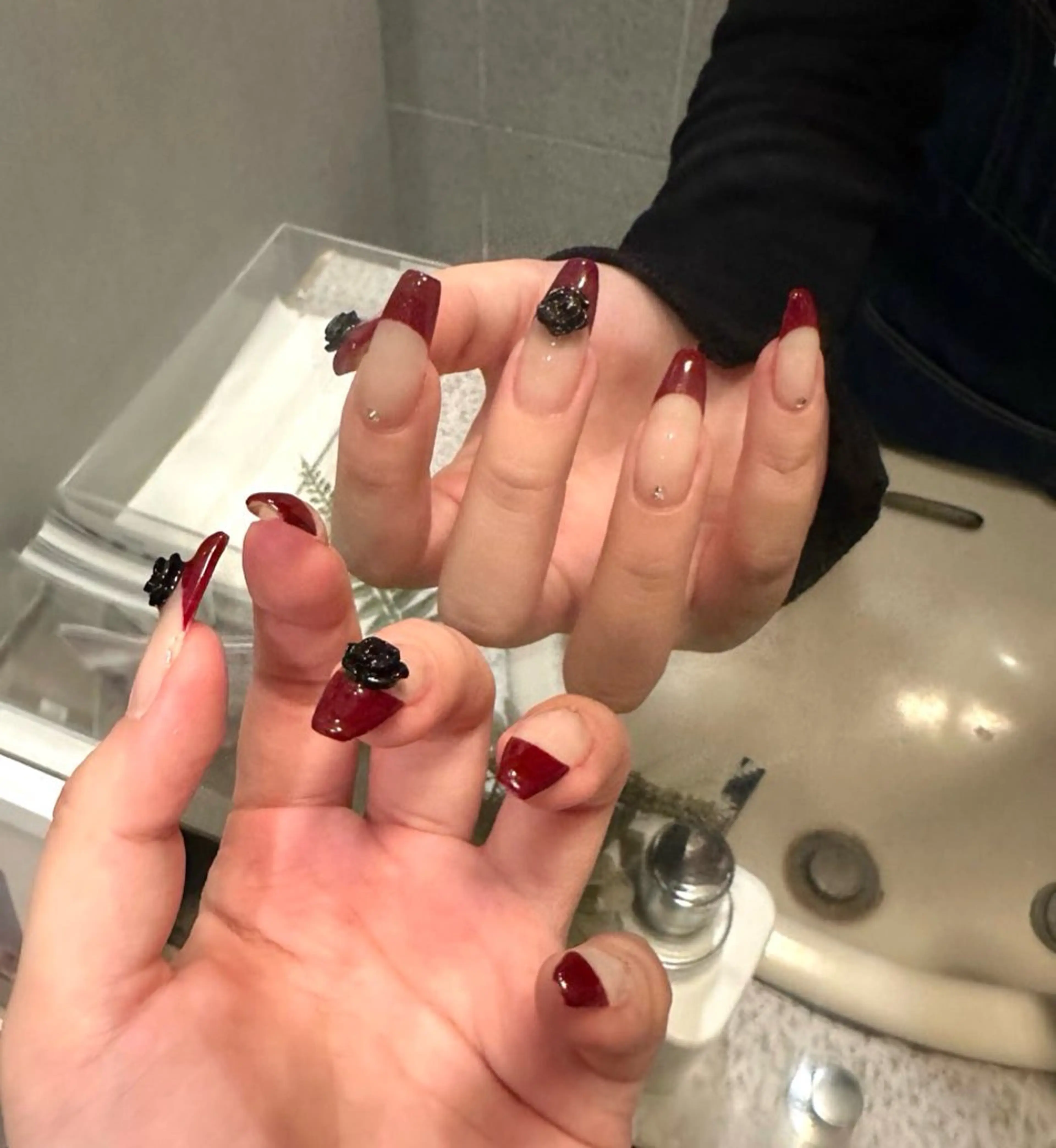 ネイル ボルドー フレンチネイル ハンドネイル Bianca 🩵 Ayakoのネイルデザイン