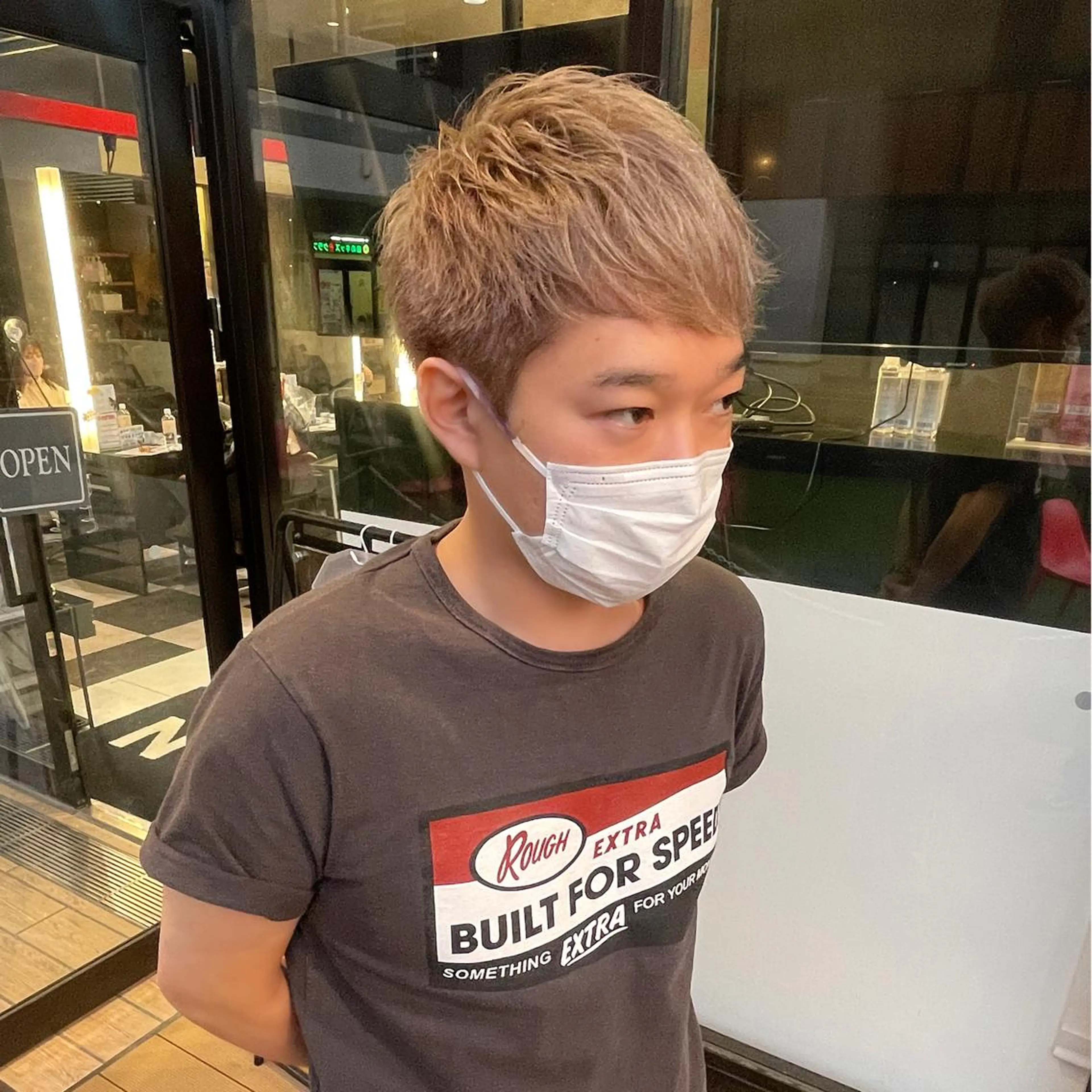ショート カラー メンズ ベージュカラー カット ヘアカラー メンズヘア特化 崎田 成人のヘアスタイル