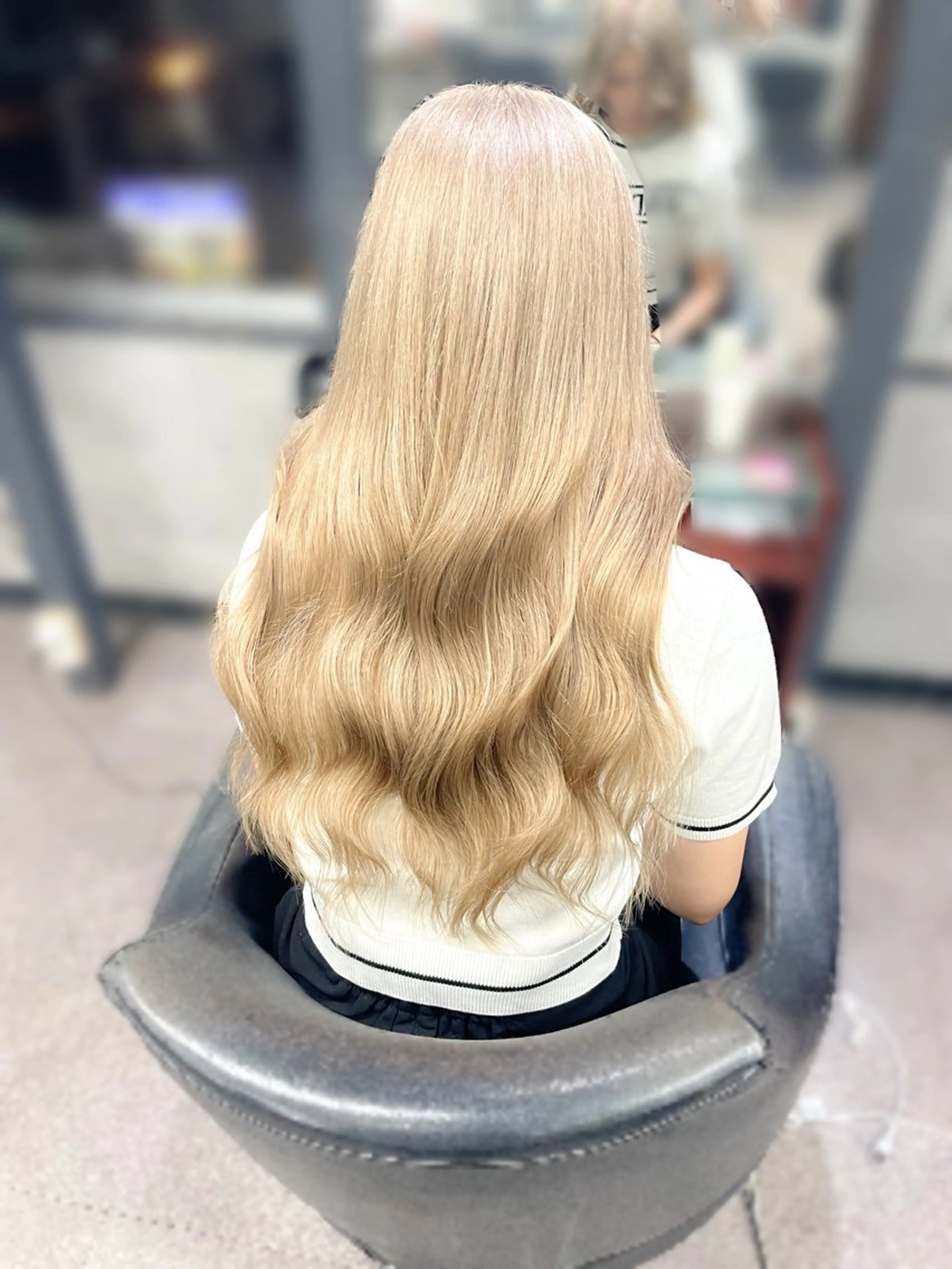 ロング カラー ベージュカラー ブリーチ ハイトーンカラー ハイトーンベージュ エクステ カット ヘアカラー トリートメント エクステ ハイトーンエクステ 🎩カズキ🎩のヘアスタイル