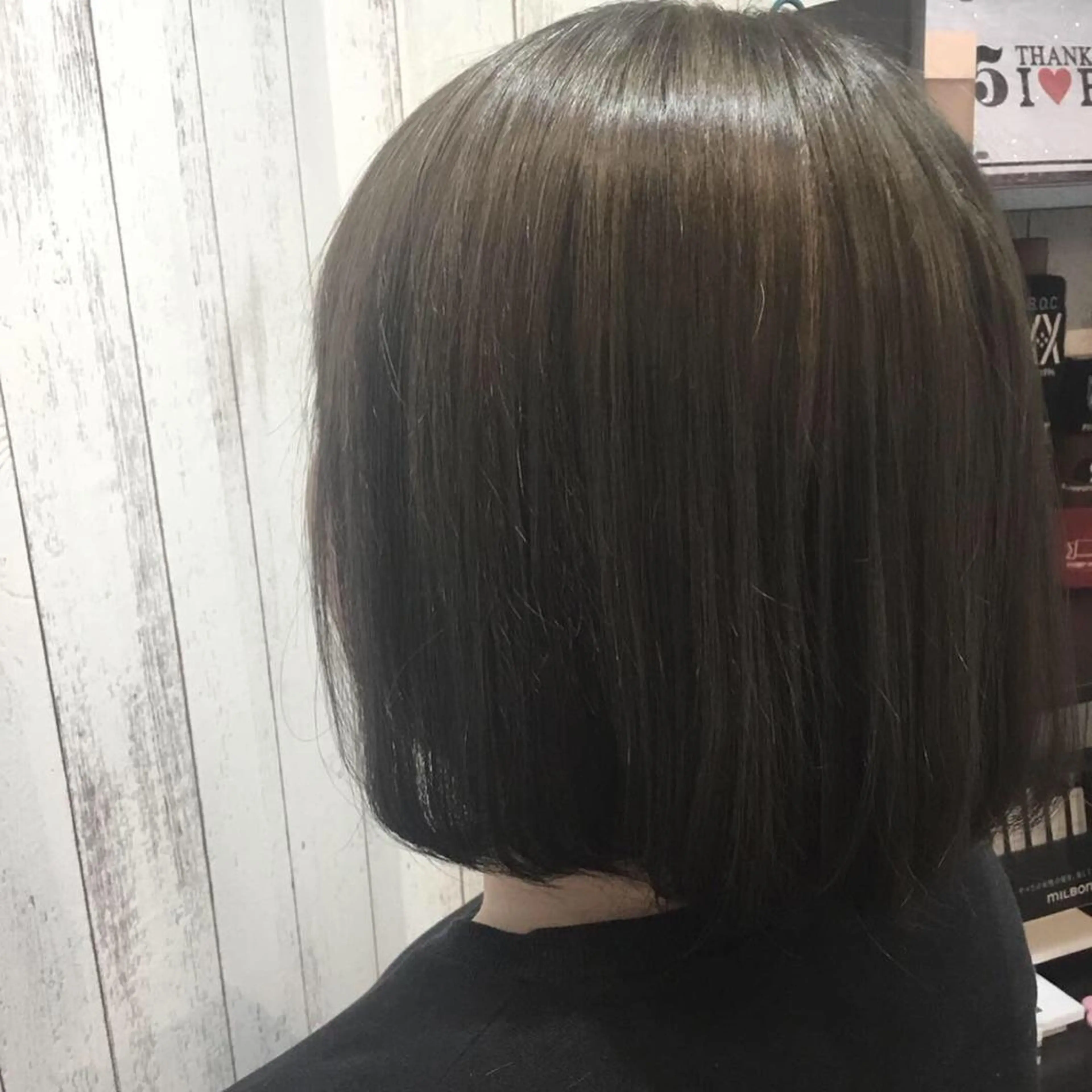 ショート カラー embrace エンブレイスのヘアスタイル