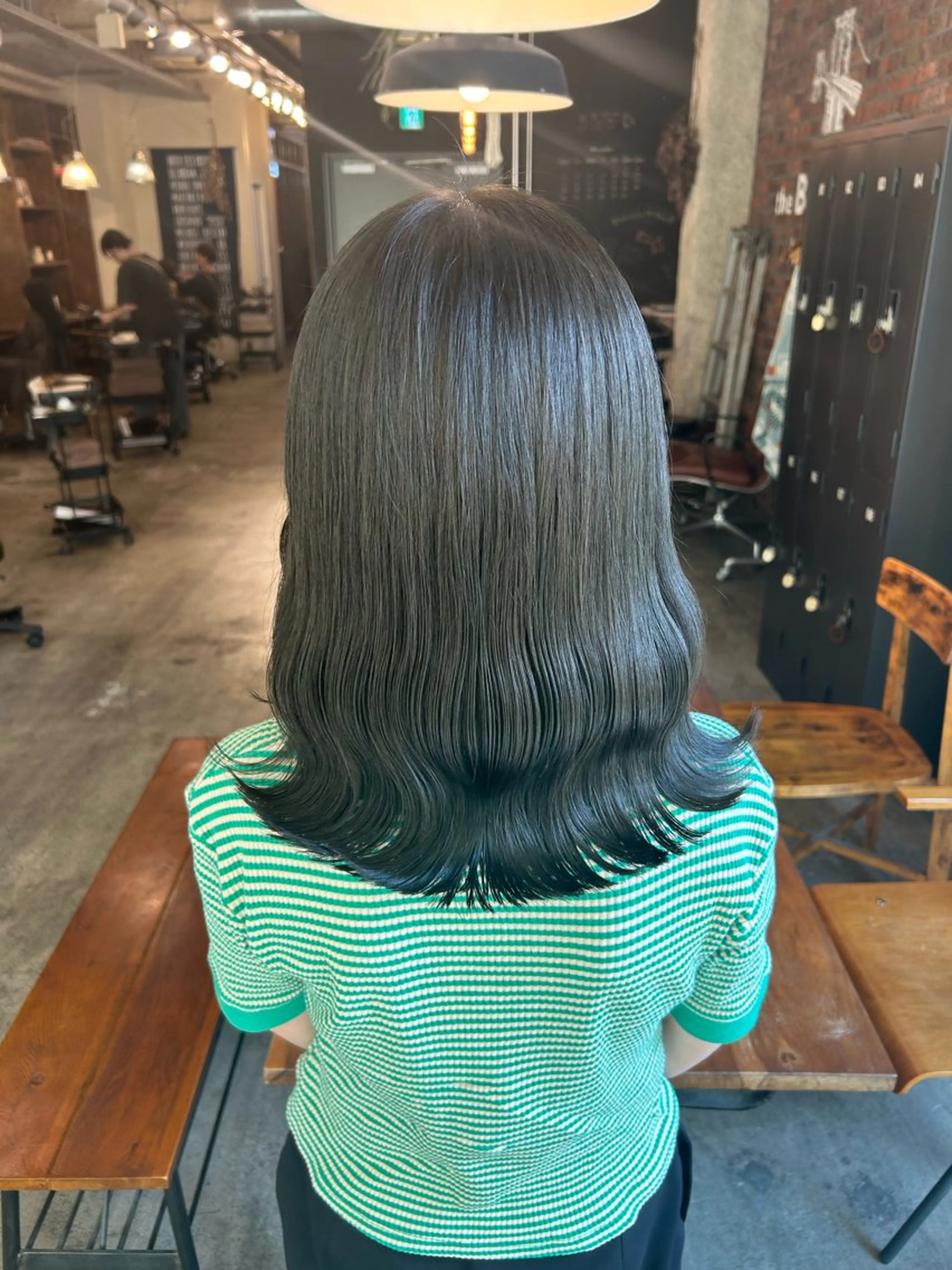 ミディアム カラー 透明感カラー グレージュ オリーブグレージュ オリーブグレー カット ヘアカラー the BRIDGE 加藤みのりのヘアスタイル