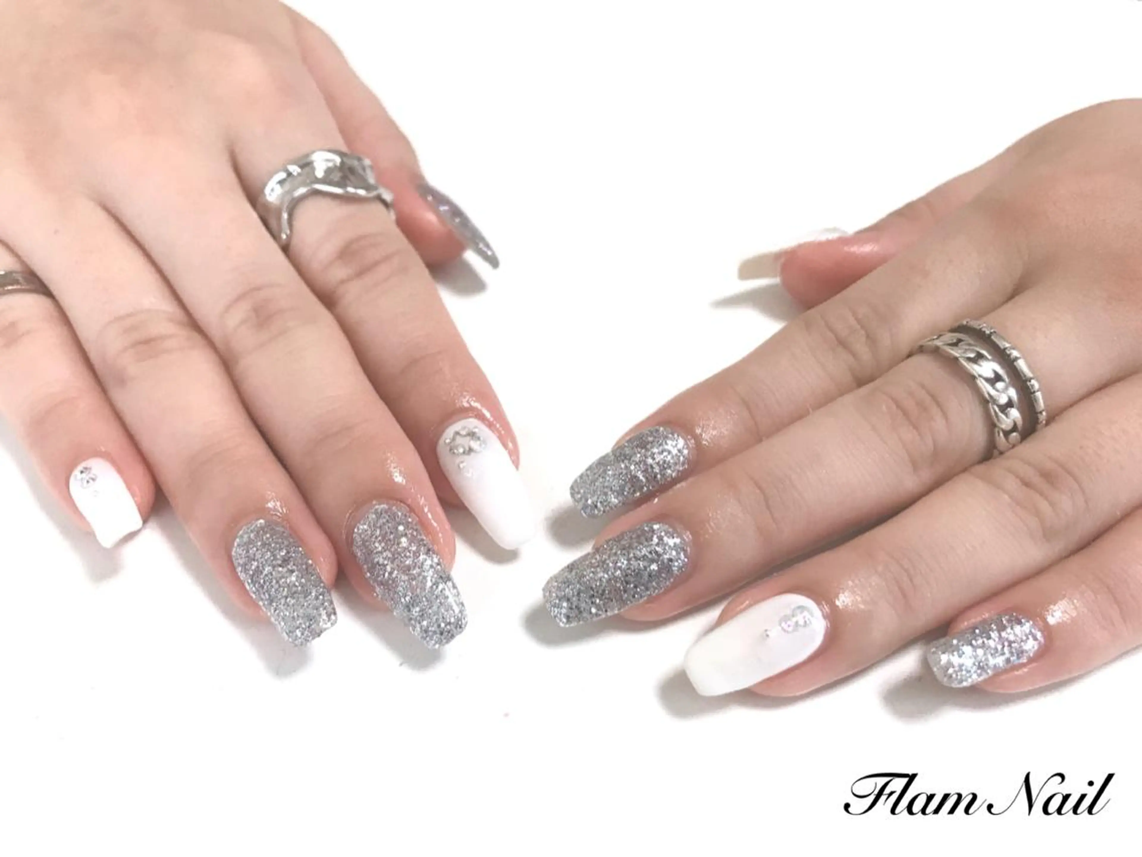 ネイル ラメ(グリッター) シルバー ホワイト Flam Nailのネイルデザイン