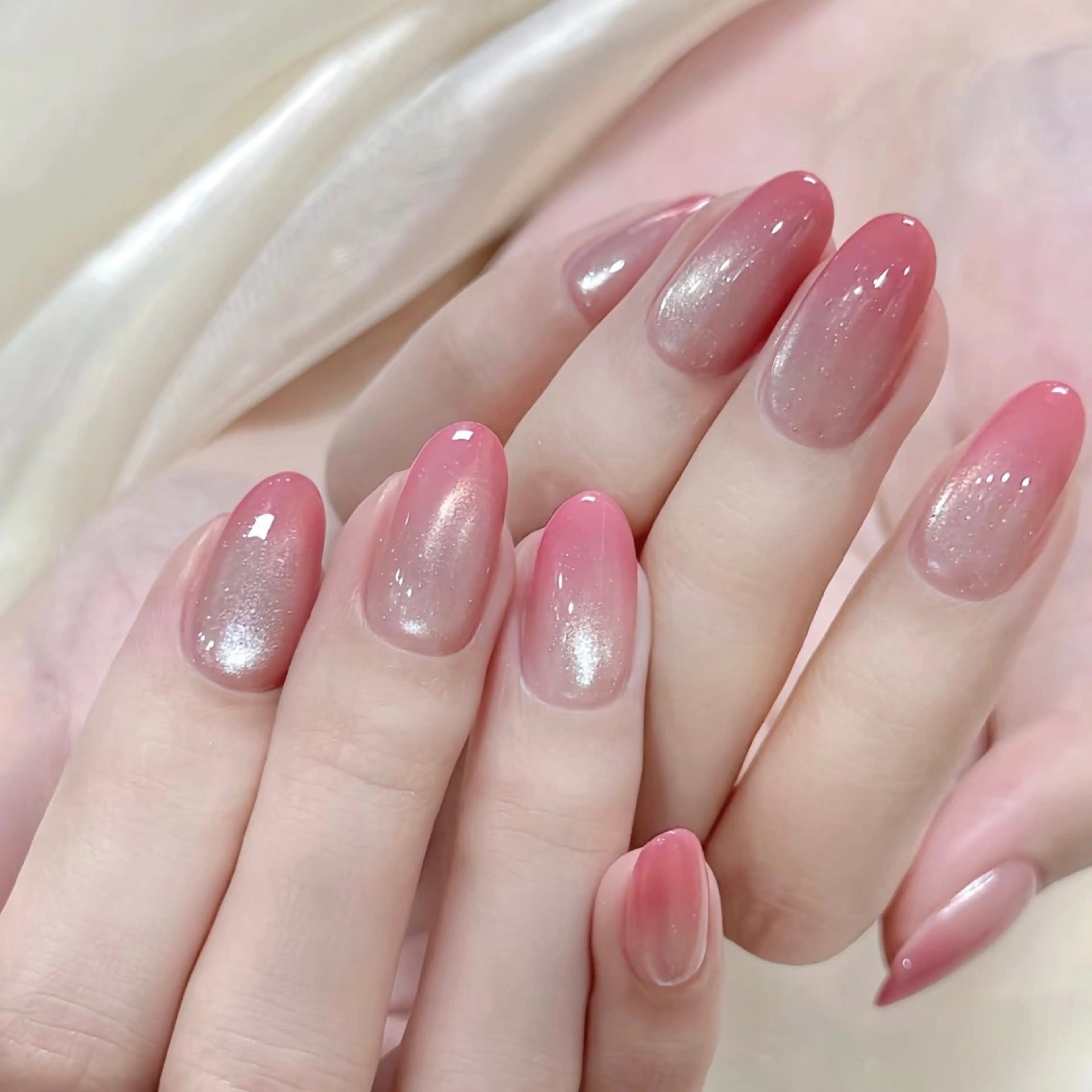 ネイル フレンチネイル ジェルネイル ガーリー グラデーション キラキラネイル ハンドネイル Liora ネイルサロン所属・Liora nail salonのネイルデザイン