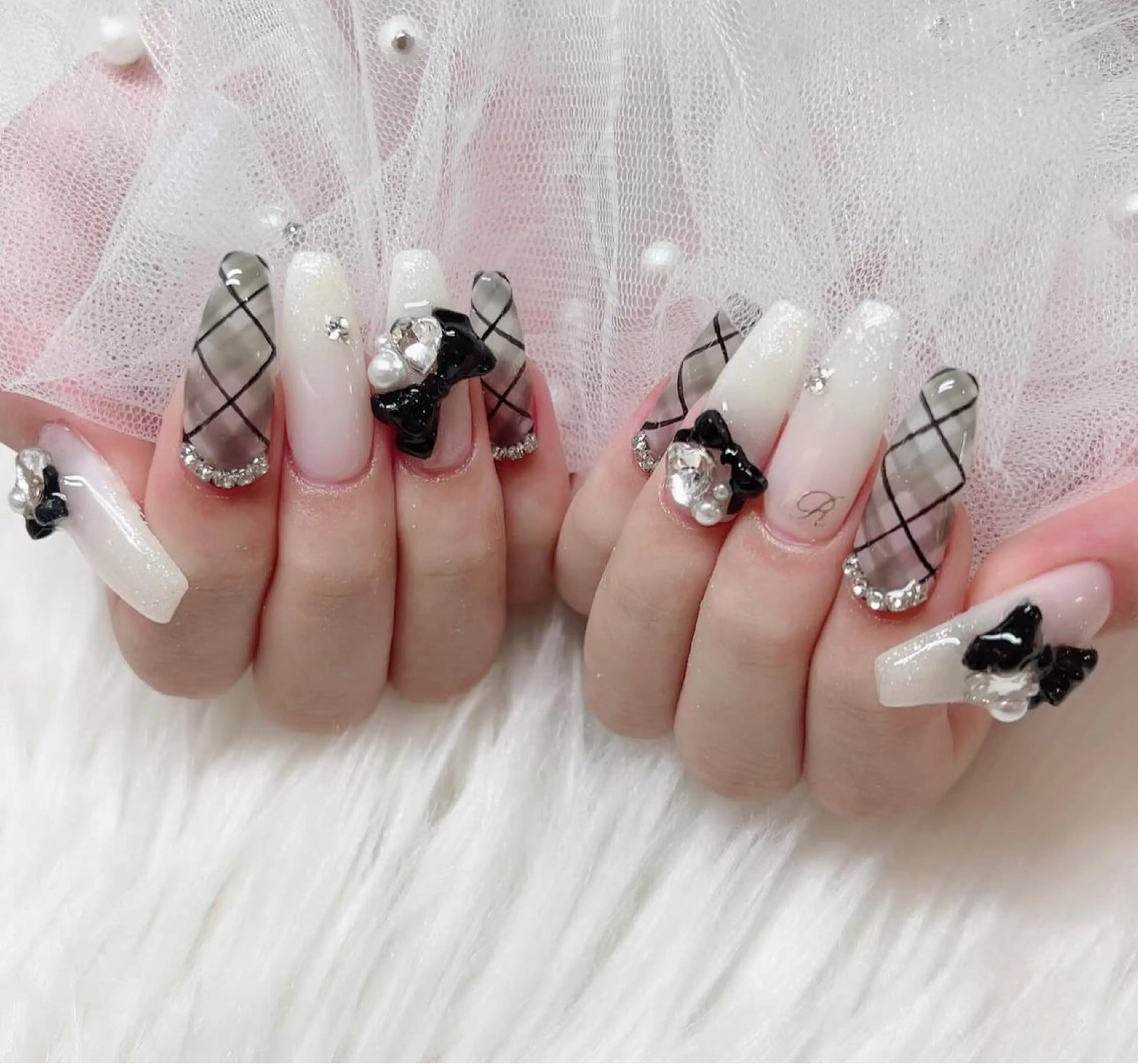 ネイル 成人式 ロングネイル マグネットネイル 大理石ネイル(マーブル) リボン ハンドネイル ZUZU AMEE NAILのネイルデザイン
