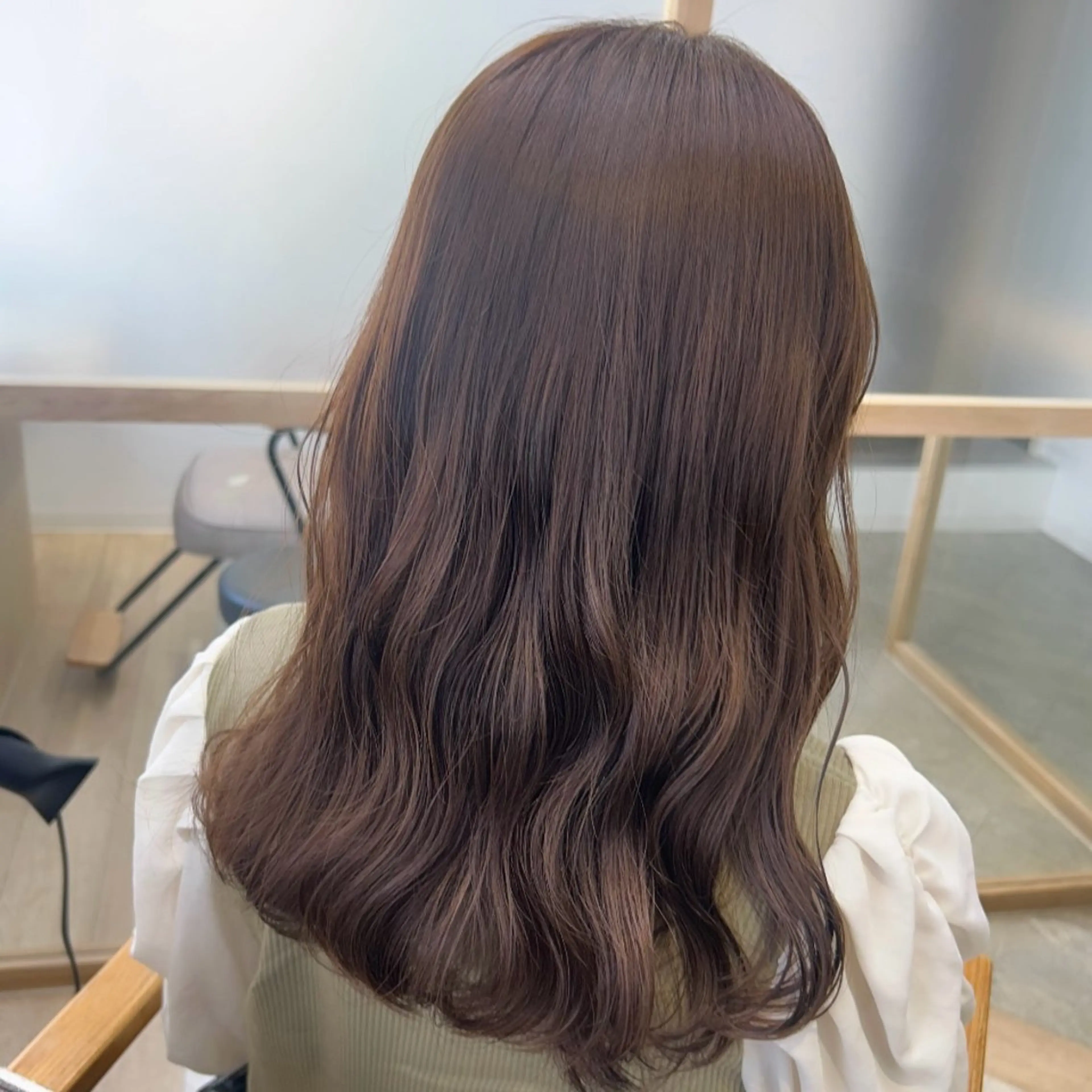 セミロング カラー ベージュカラー 秋山 桃子のヘアスタイル