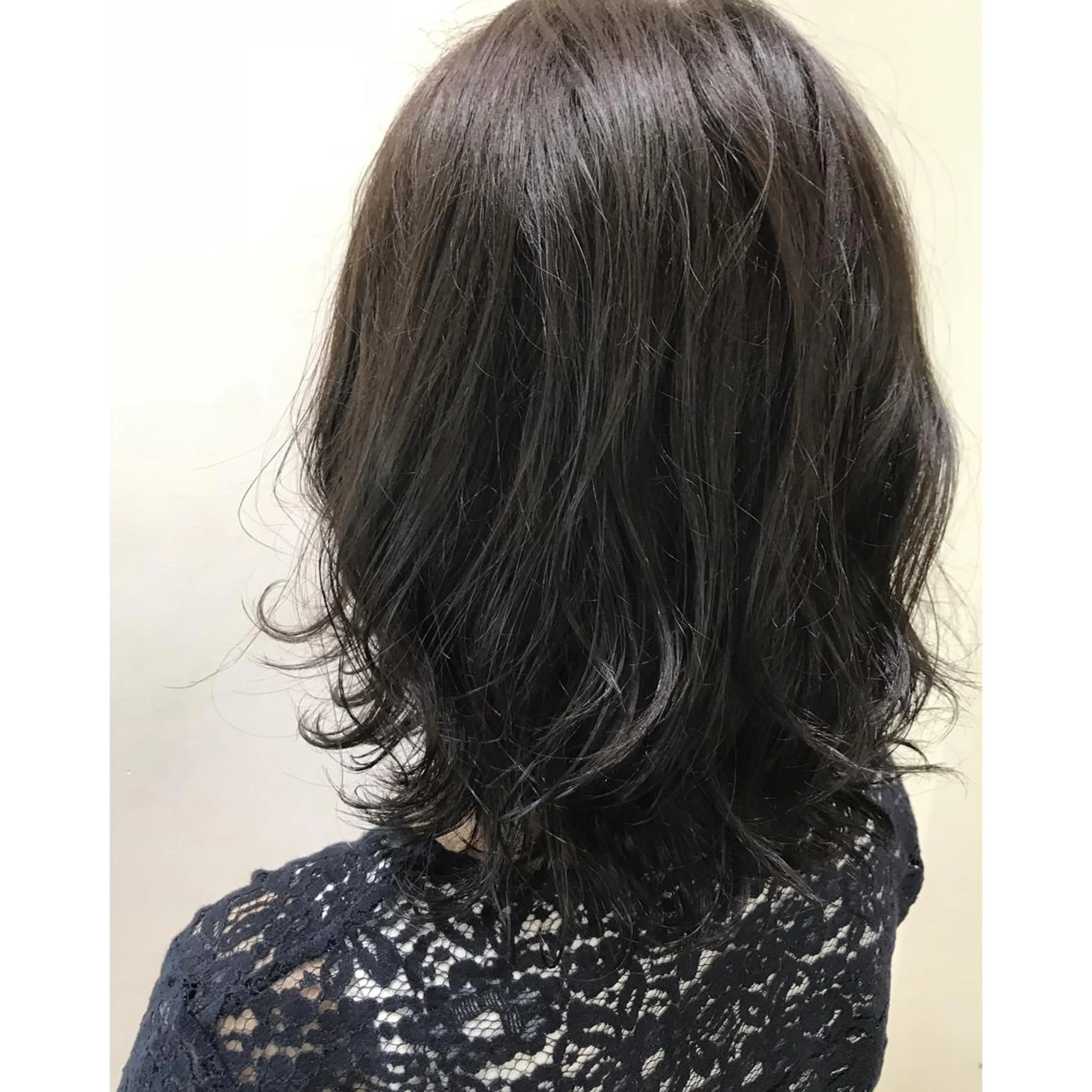 ミディアム カラー ミディアムパーマ アディクシーカラー 坂西 春果のマツエク・マツパデザイン