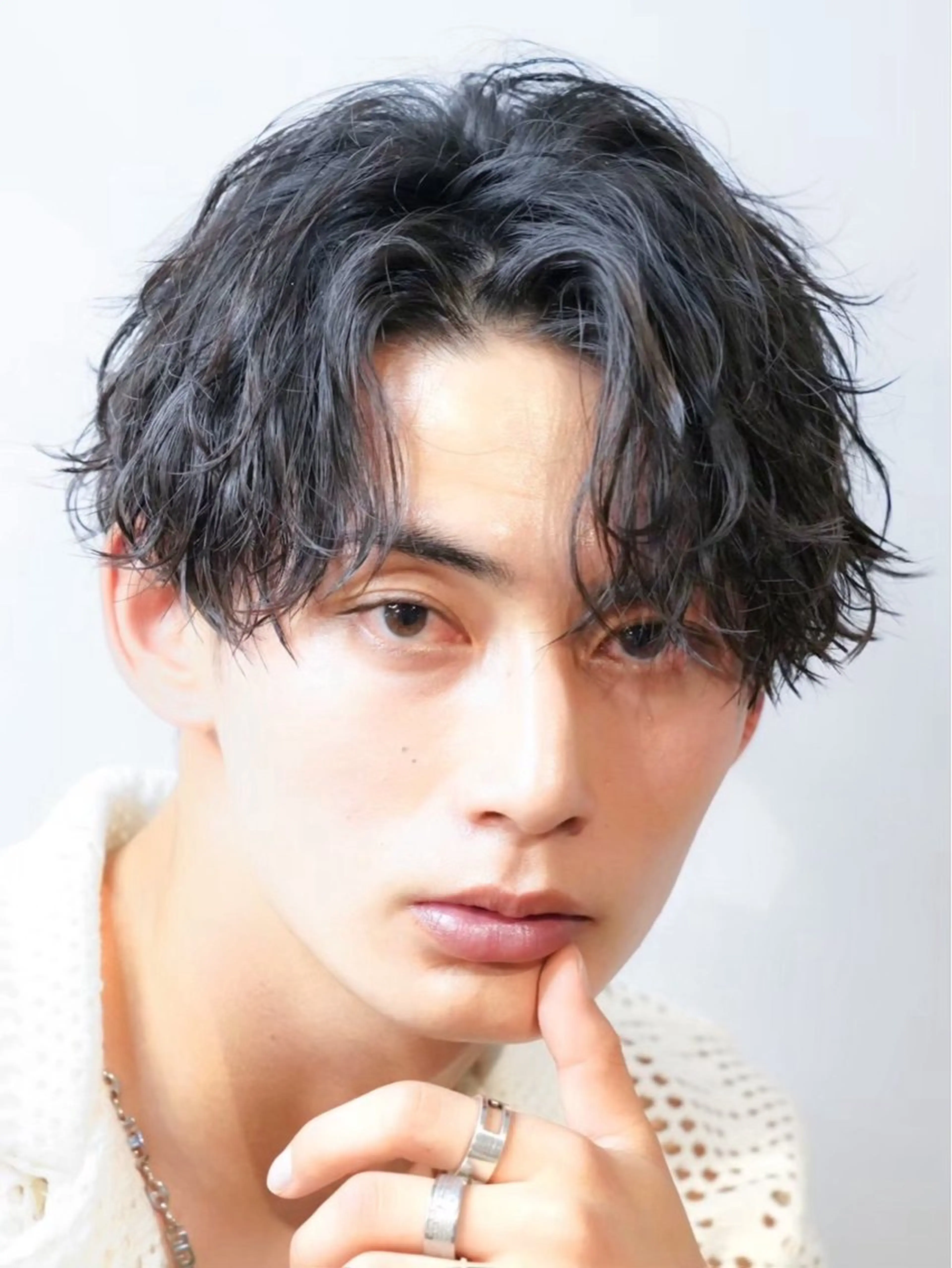 パーマ メンズ 縮毛、パーマが得意な 岡村優作のヘアスタイル