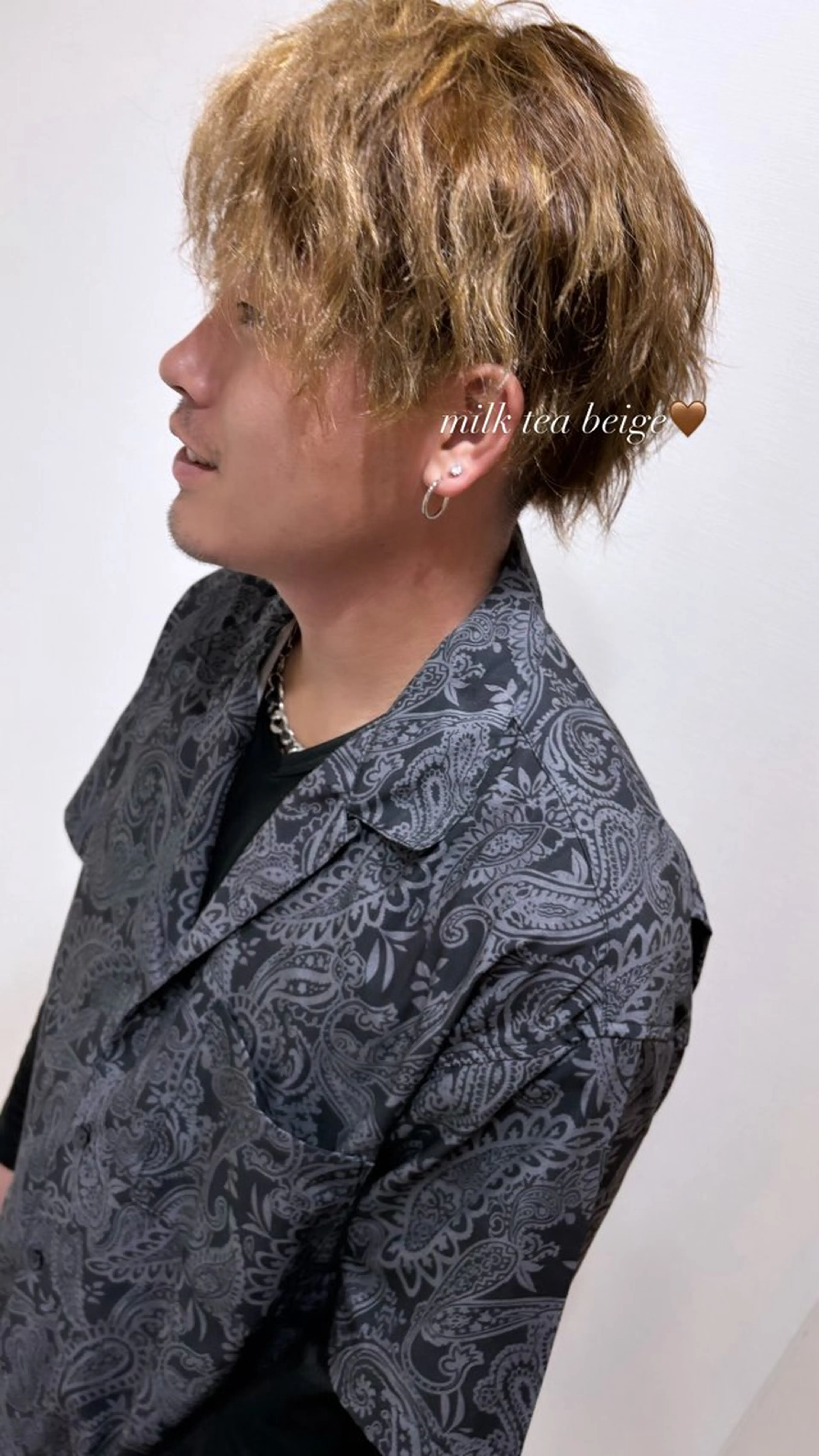 カラー メンズ ベージュカラー ミルクティーベージュ はまもと もえのヘアスタイル