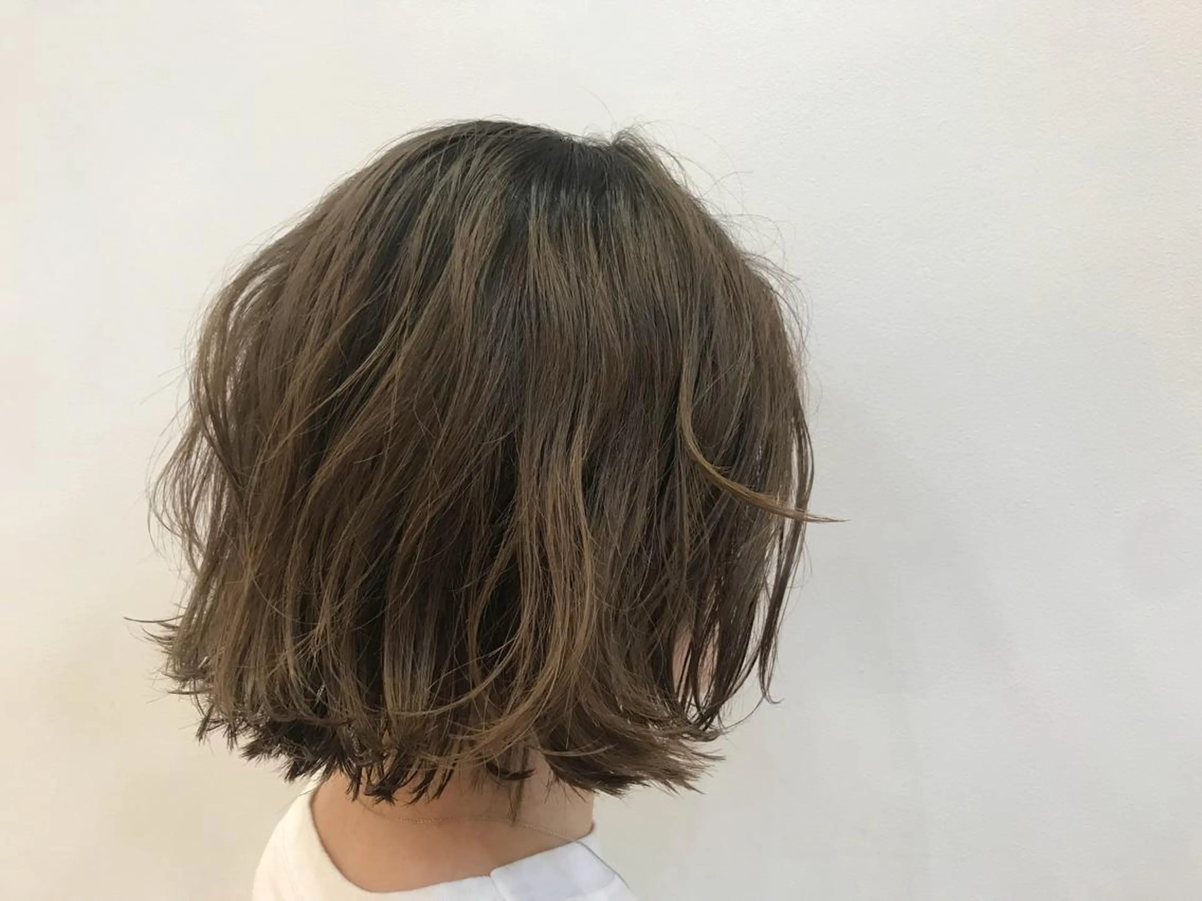 ショート カラー パーマ ハイライトカラー ボブ ハイライト 外ハネヘア カット ヘアカラー トリートメント Graph. （グラフ）立川🪽✨のヘアスタイル
