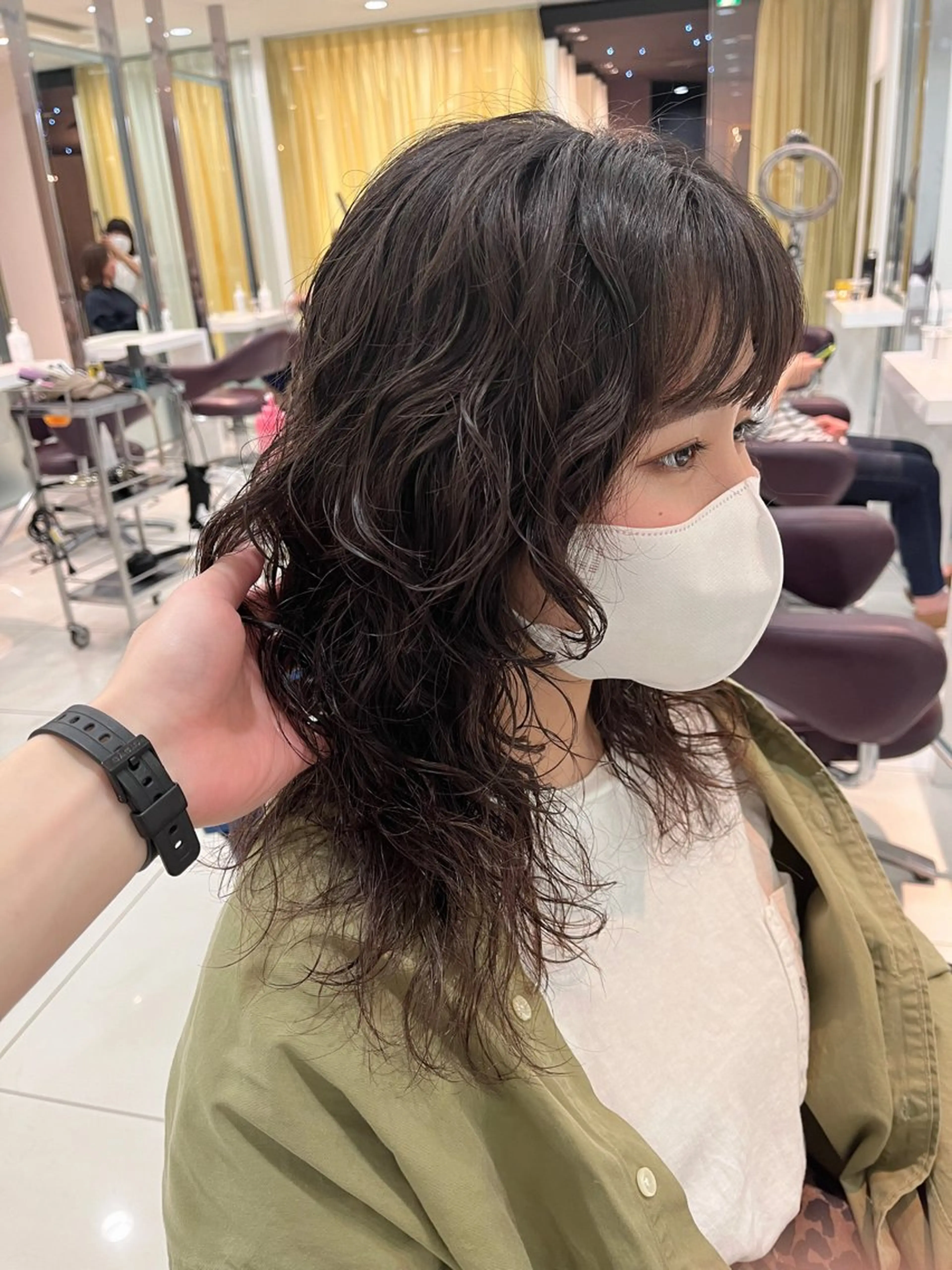 ミディアム パーマ ミディアムパーマ レイヤーカット ウルフカット ウルフレイヤー カット パーマ 原宿パーマ kazuのヘアスタイル